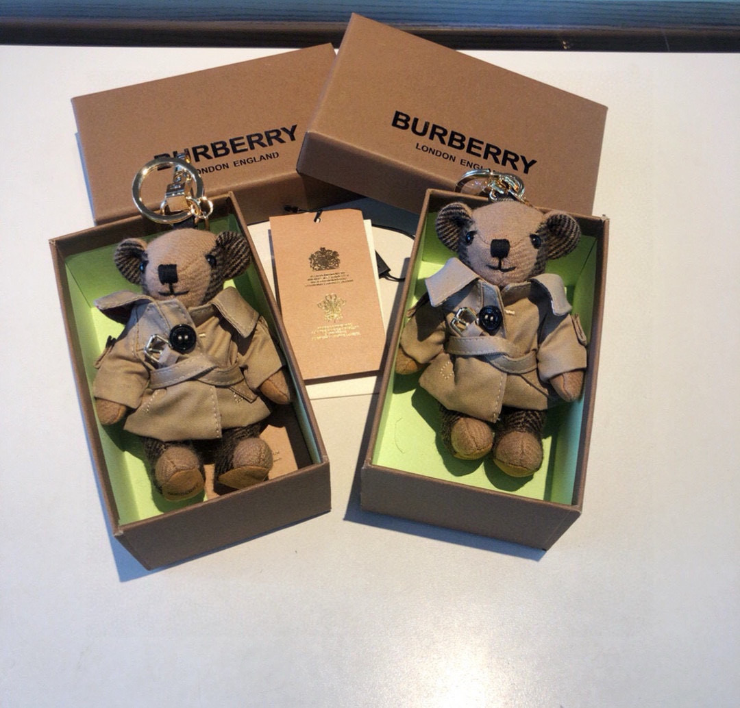 Burberry代工厂小熊🐻挂件 ，风衣🧥熊泰迪熊钥匙扣挂件 温柔到心里🥰 准备已久、精致自留 ！内部填