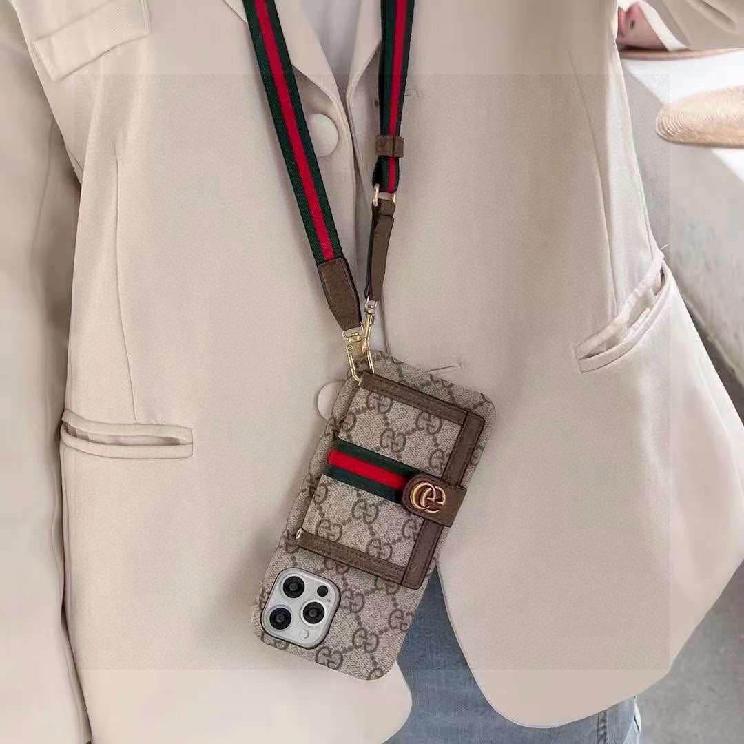 ✨古驰零钱包系列手机壳，官网同步发售，Gucci织带斜挎卡包手机壳，织带可调节可拆卸，多卡位钱包，精致时