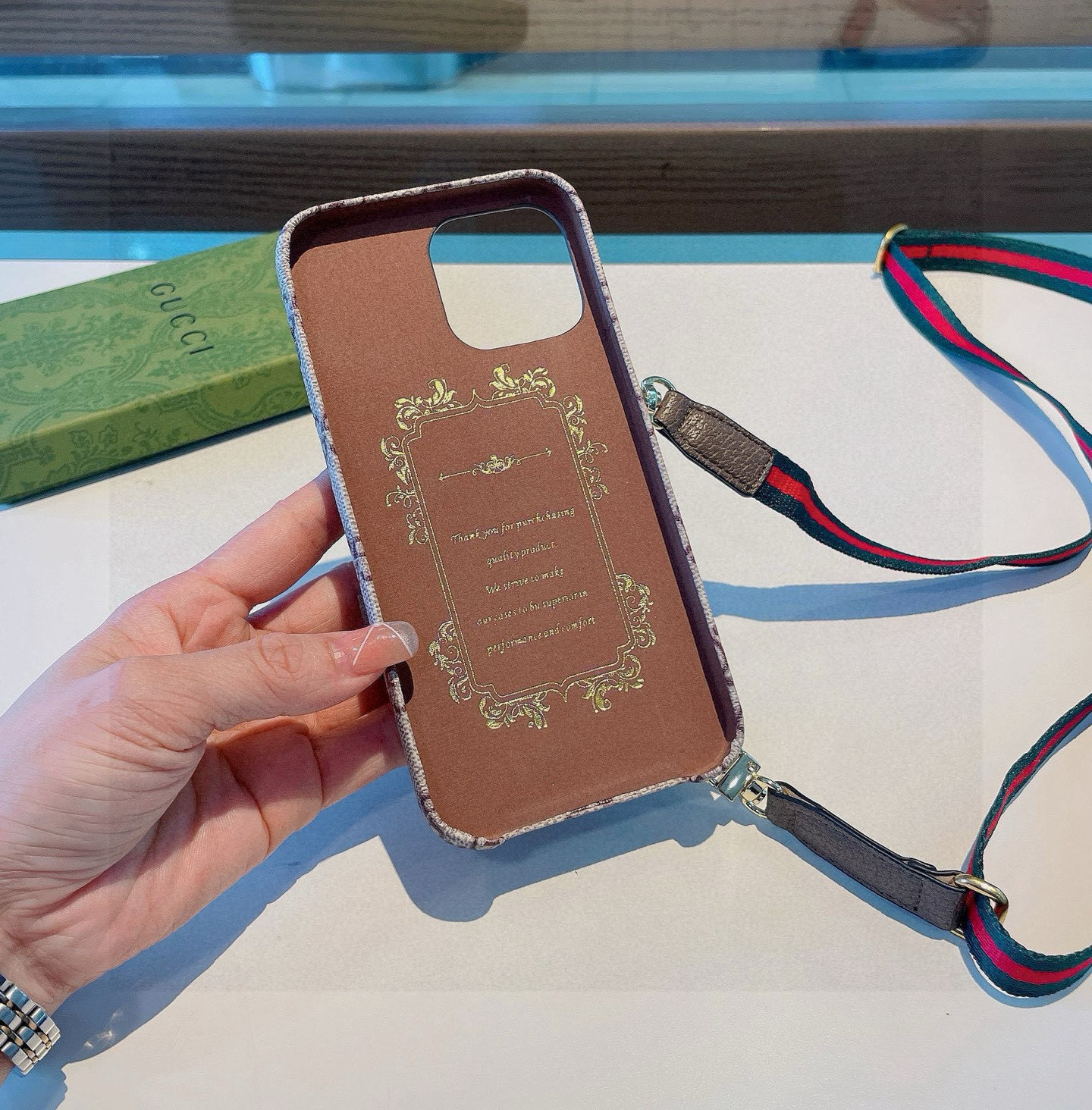 ✨古驰零钱包系列手机壳，官网同步发售，Gucci织带斜挎卡包手机壳，织带可调节可拆卸，多卡位钱包，精致时