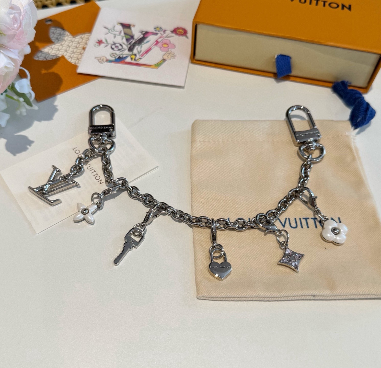 lv钥匙扣 官网新款 包包链条挂件 多功能链条 包饰&包包肩带延长链本款链条包饰出自路易威登x村上隆复刻