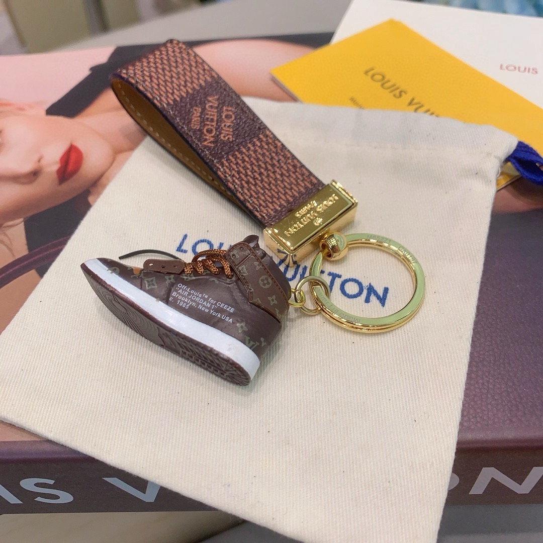 🔥LV经典老花棋格钥匙扣 钥匙扣➕联名nike迷你鞋子挂件时尚个性！车钥匙挂件 包包挂件配饰Monogr