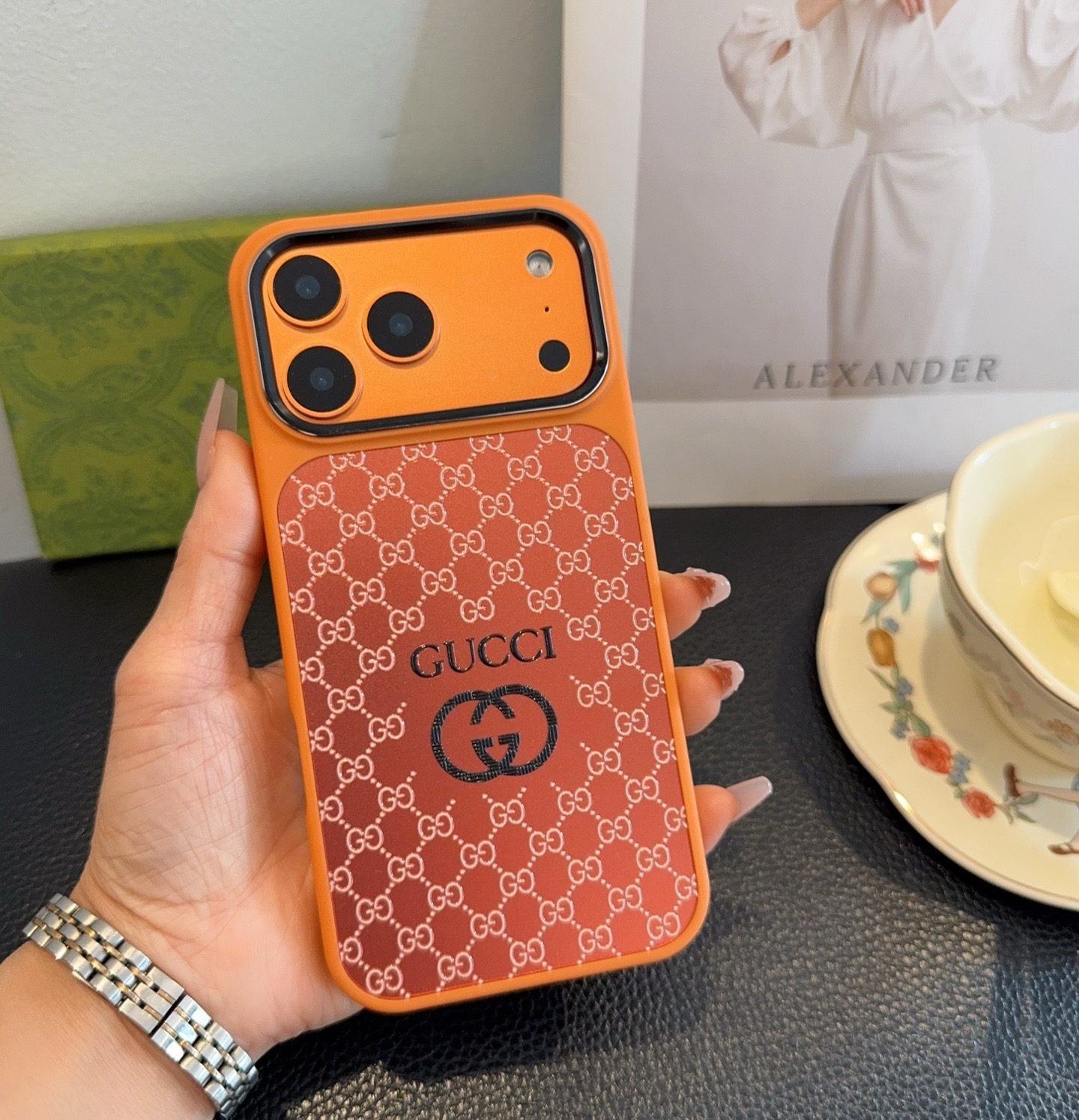 🔥上新🆕星宇橙🧡古驰手机壳水晶闪粉浮雕高光金属镜头圈软边全包型号：为了不出现报错型号，请打开本机查看手机