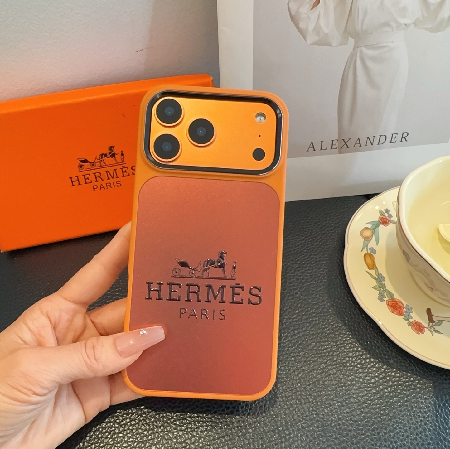 🔥上新🆕星宇橙🧡爱马仕手机壳水晶闪粉浮雕高光金属镜头圈软边全包型号：为了不出现报错型号，请打开本机查看手