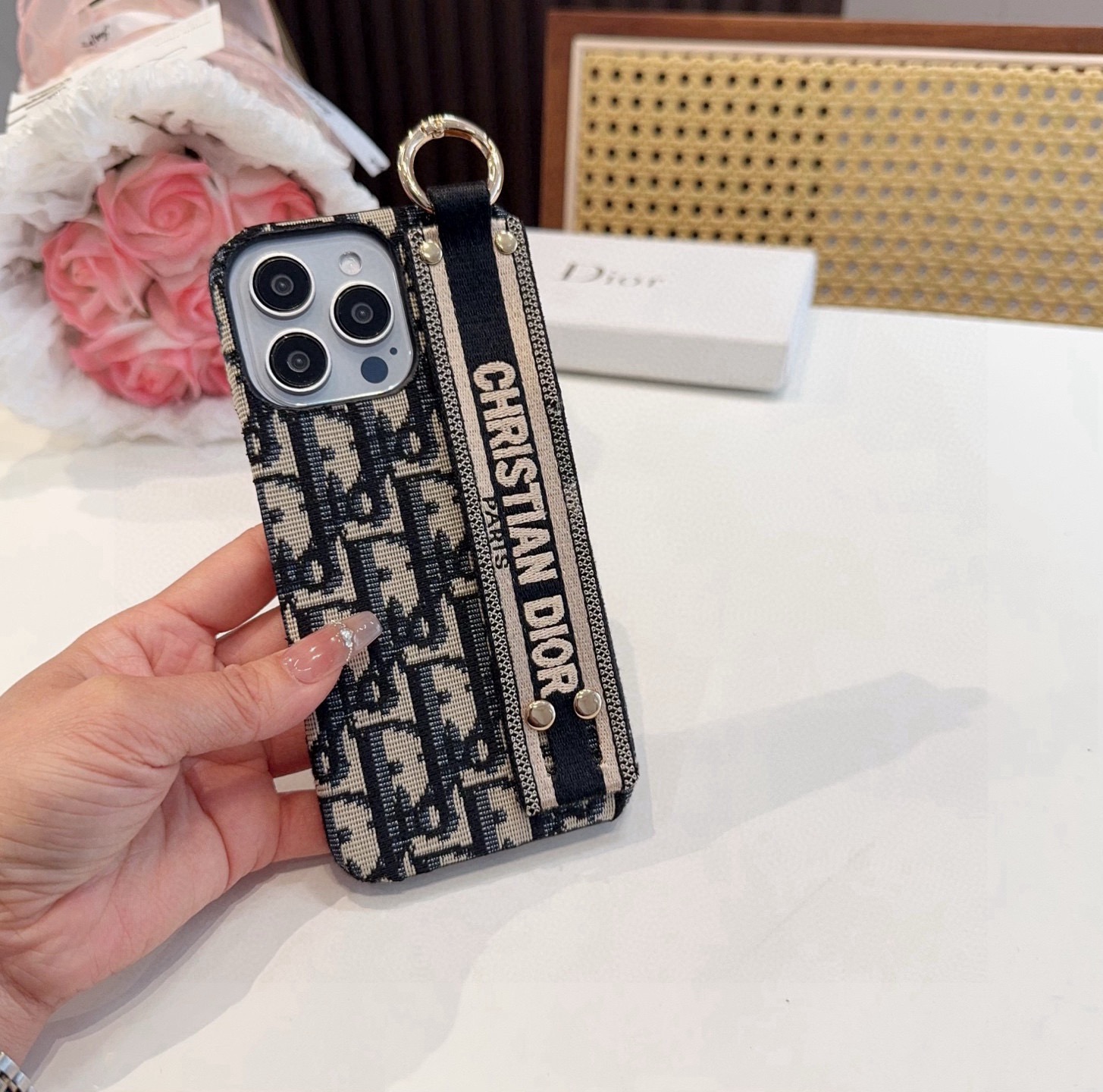 ✨✨Dior刺绣布艺刺绣卡包手机壳型号：为了不出现报错型号，请打开本机查看手机设置显示的型号 型号：为了