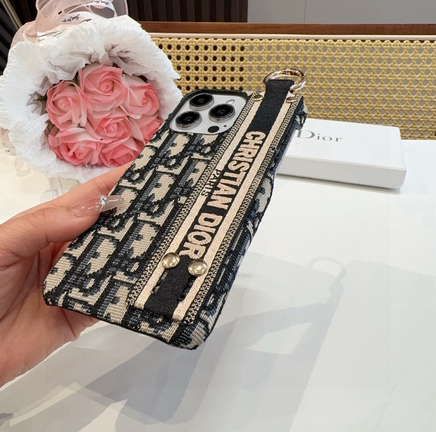 ✨✨Dior刺绣布艺刺绣卡包手机壳型号：为了不出现报错型号，请打开本机查看手机设置显示的型号 型号：为了