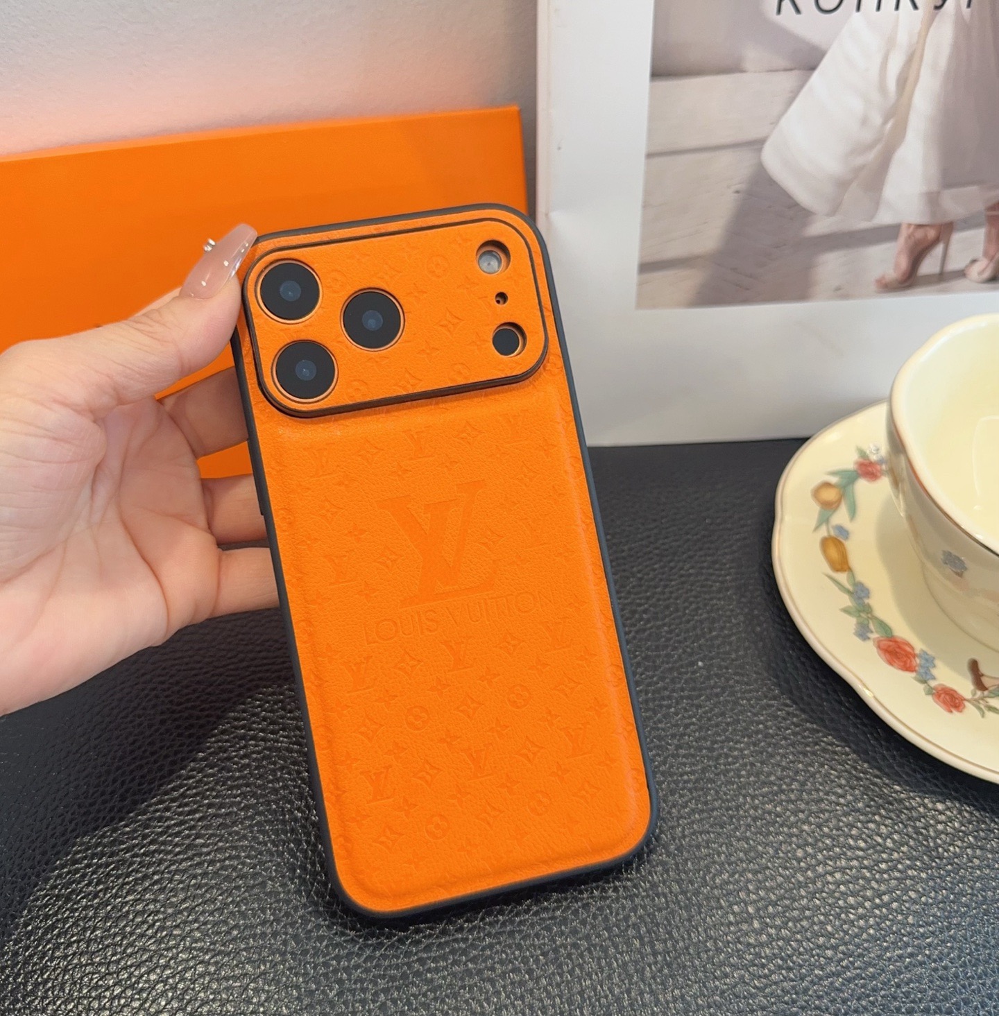 🔥Lv精孔全包手机壳 Lv全包围边皮质手机壳型号：为了不出现报错型号，请打开本机查看手机设置显示的型号⚠