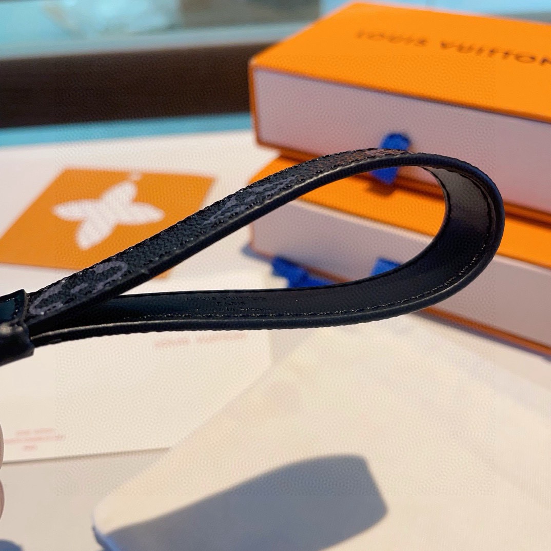 🔥LV经典老花棋格钥匙扣 钥匙扣➕联名nike迷你鞋子挂件时尚个性！车钥匙挂件 包包挂件配饰Monogr