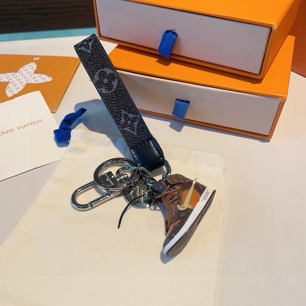 🔥LV经典老花棋格钥匙扣 钥匙扣➕联名nike迷你鞋子挂件时尚个性！车钥匙挂件 包包挂件配饰Monogr