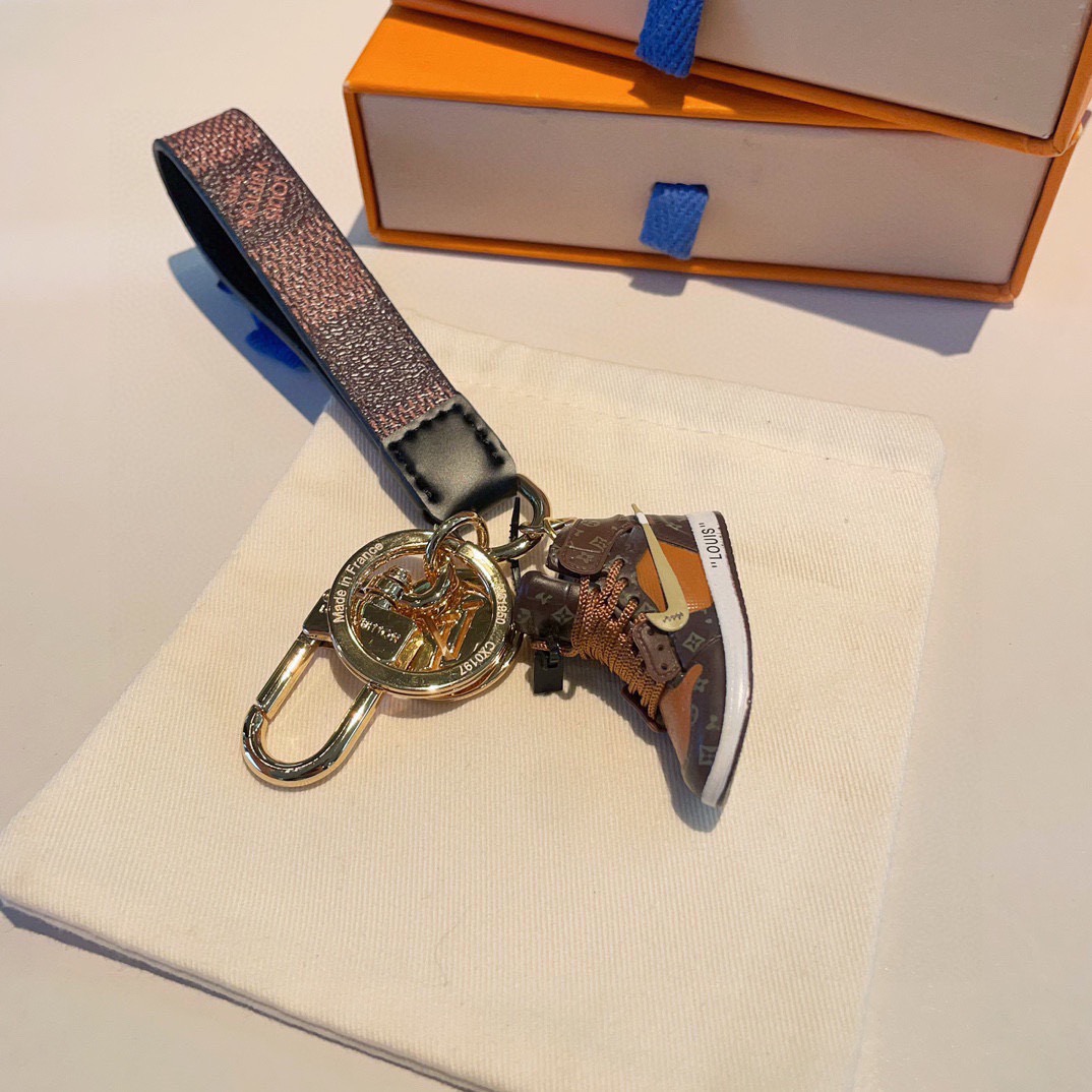 🔥LV经典老花棋格钥匙扣 钥匙扣➕联名nike迷你鞋子挂件时尚个性！车钥匙挂件 包包挂件配饰Monogr