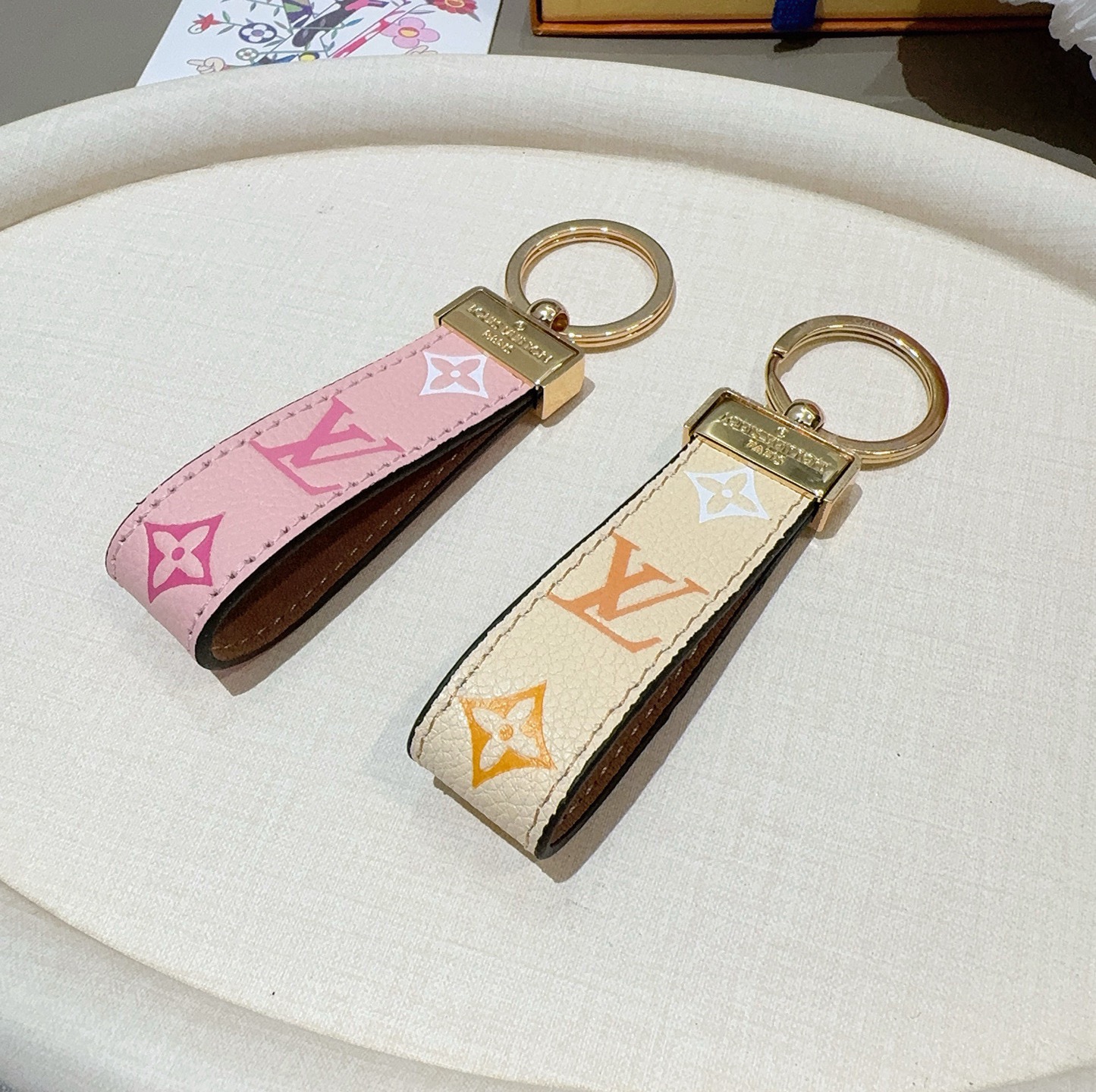 🔥爆款推荐 驴家牛皮压花渐变钥匙扣 LV钥匙扣 车钥匙挂件包包挂饰 DauPhine Dragonne 