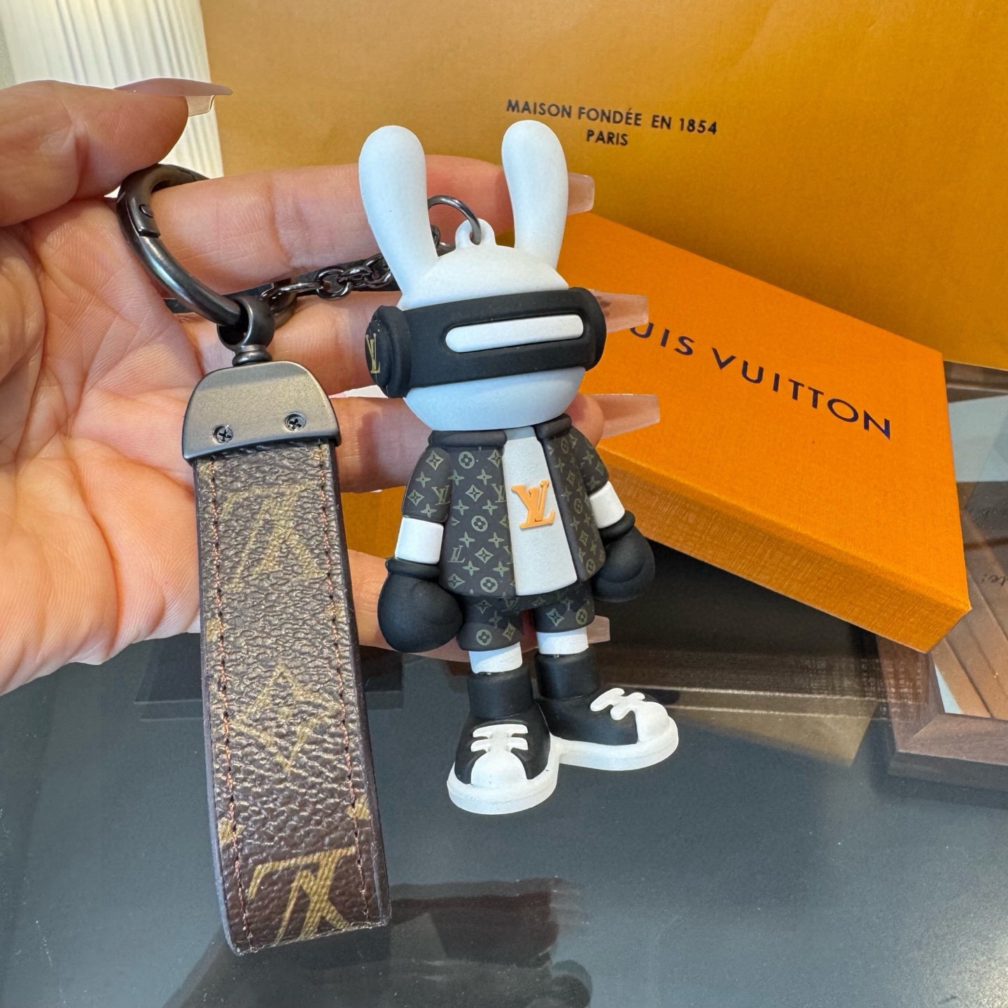 🔥LV兔子公仔钥匙扣 可拆卸当汽车摆件，网红爆款 高档装饰挂件 高版本出货 配包装