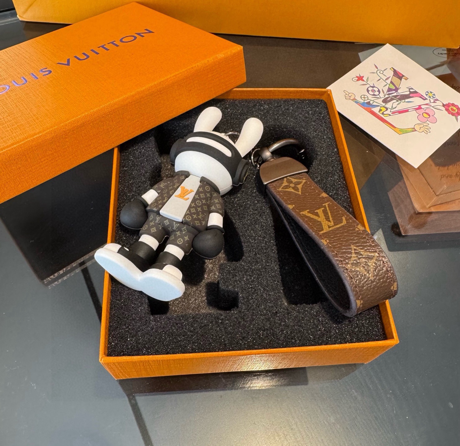 🔥LV兔子公仔钥匙扣 可拆卸当汽车摆件，网红爆款 高档装饰挂件 高版本出货 配包装