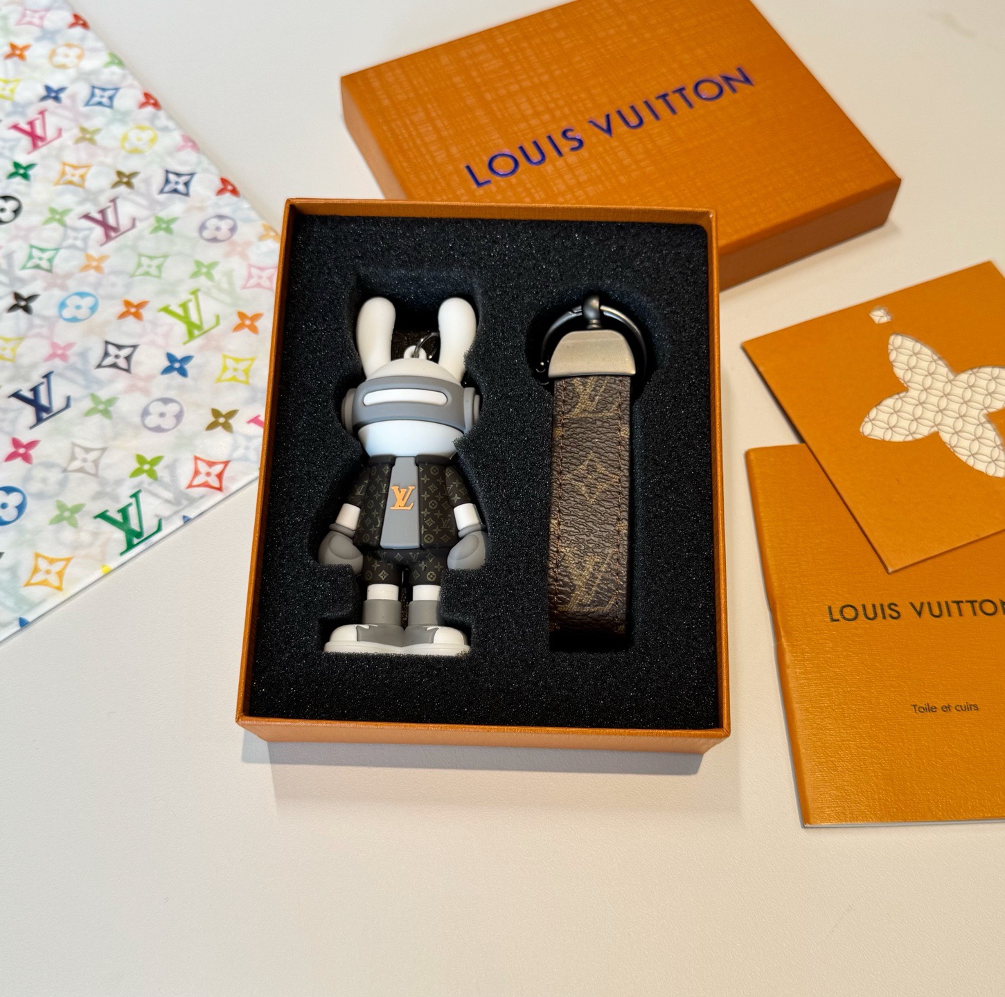 🔥LV兔子公仔钥匙扣 可拆卸当汽车摆件，网红爆款 高档装饰挂件 高版本出货 配包装