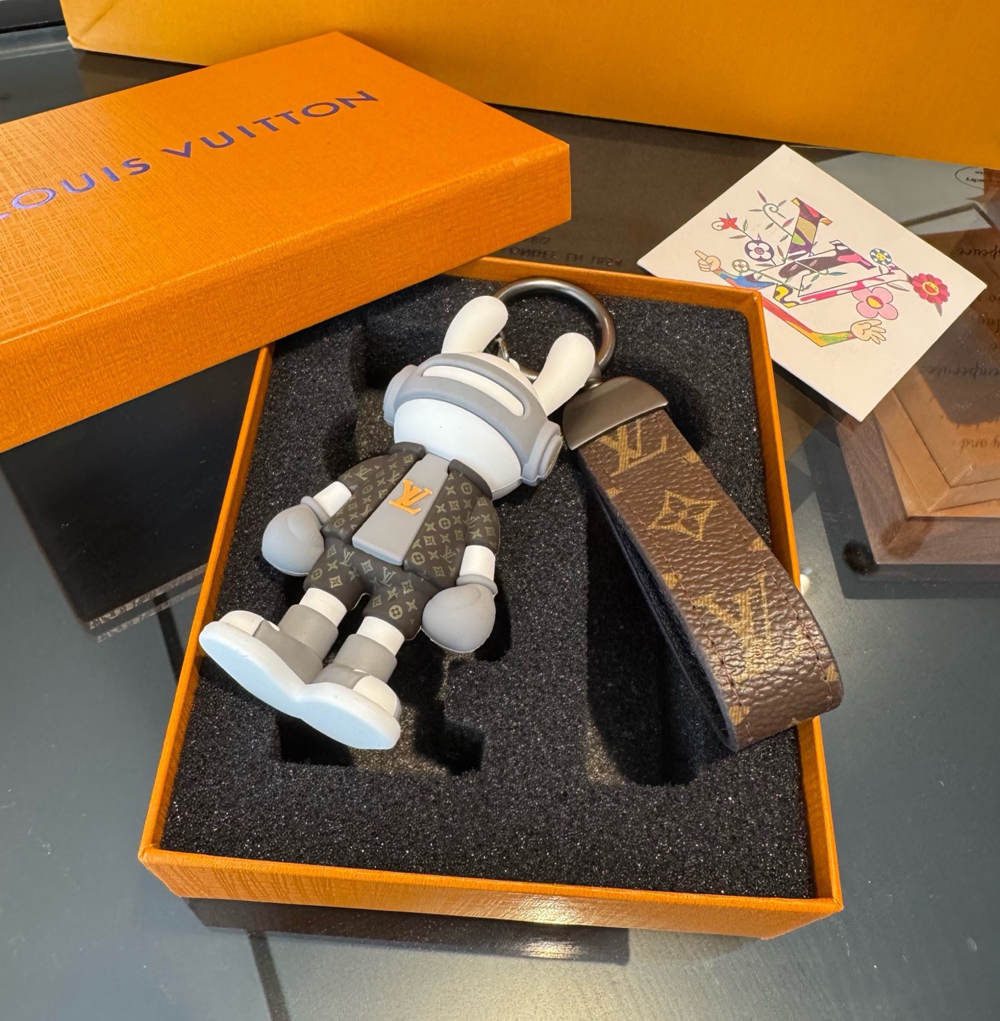 🔥LV兔子公仔钥匙扣 可拆卸当汽车摆件，网红爆款 高档装饰挂件 高版本出货 配包装