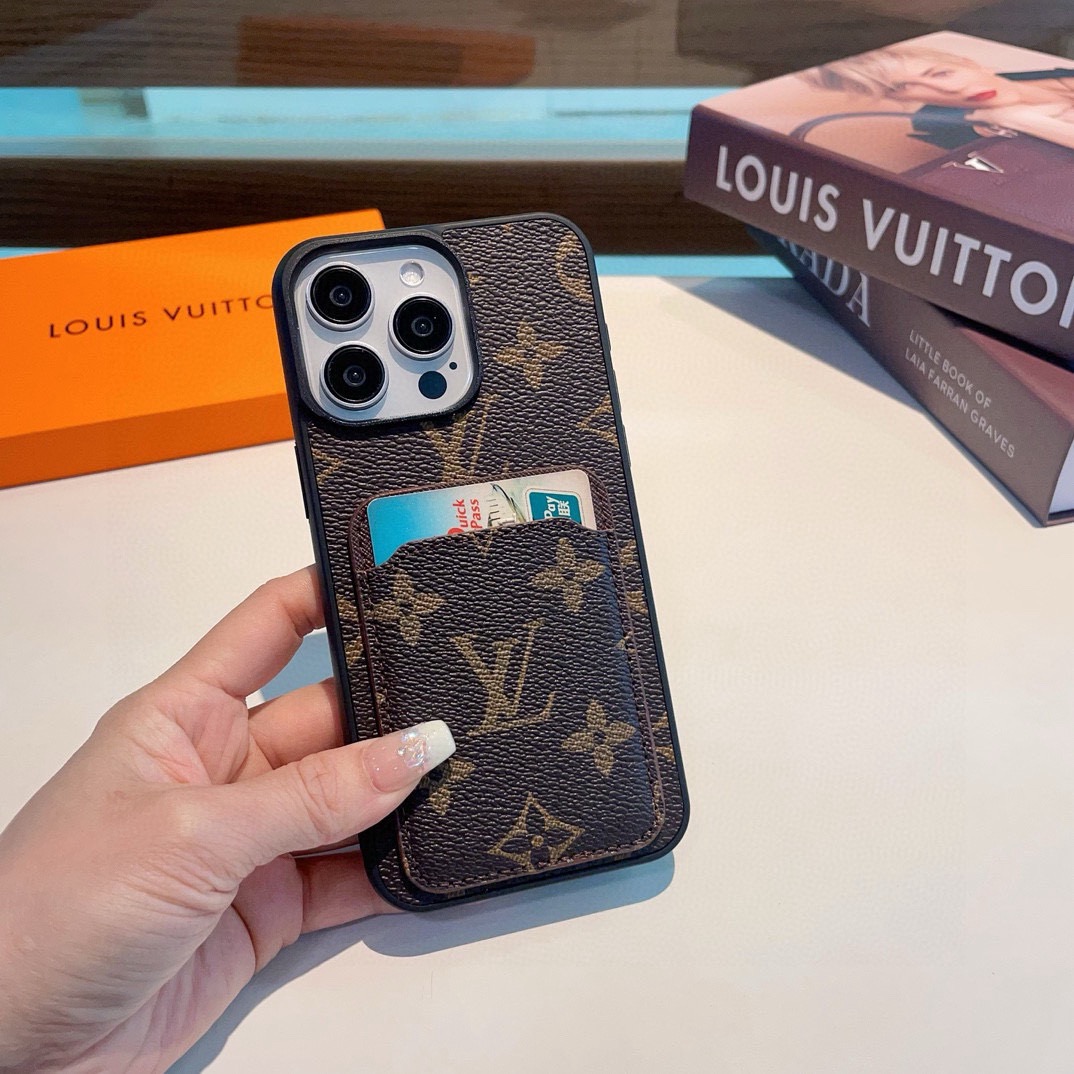 🔥Lv经典爆款 老花手机壳 lv老花插卡全包壳 驴牌里的艺术性设计，为LV注入高端时尚型号：为了不出现报