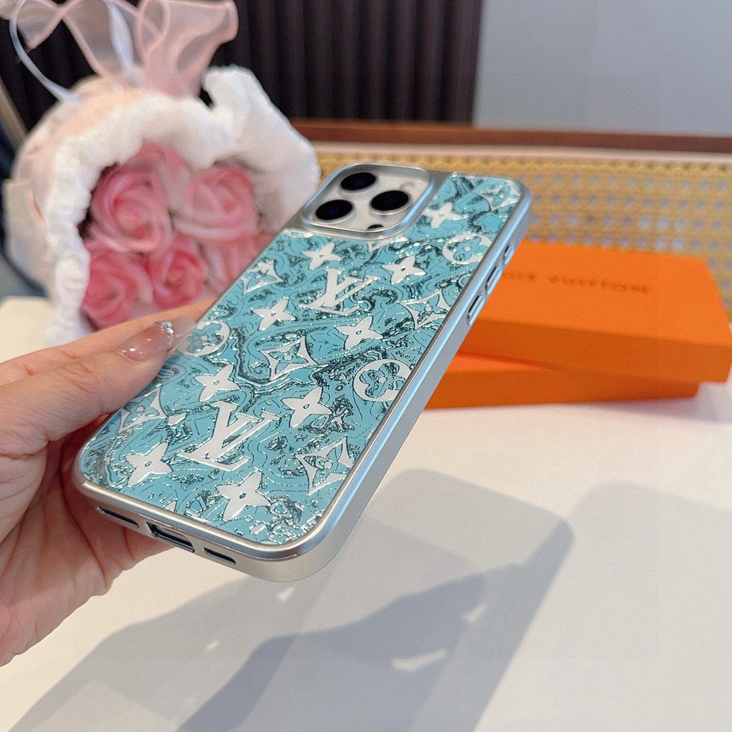 🔥 LV新品手机壳 新工艺鎏金工艺玻璃壳[烟花] 电镀玻璃磁吸手机壳型号：为了不出现报错型号，请打开本机