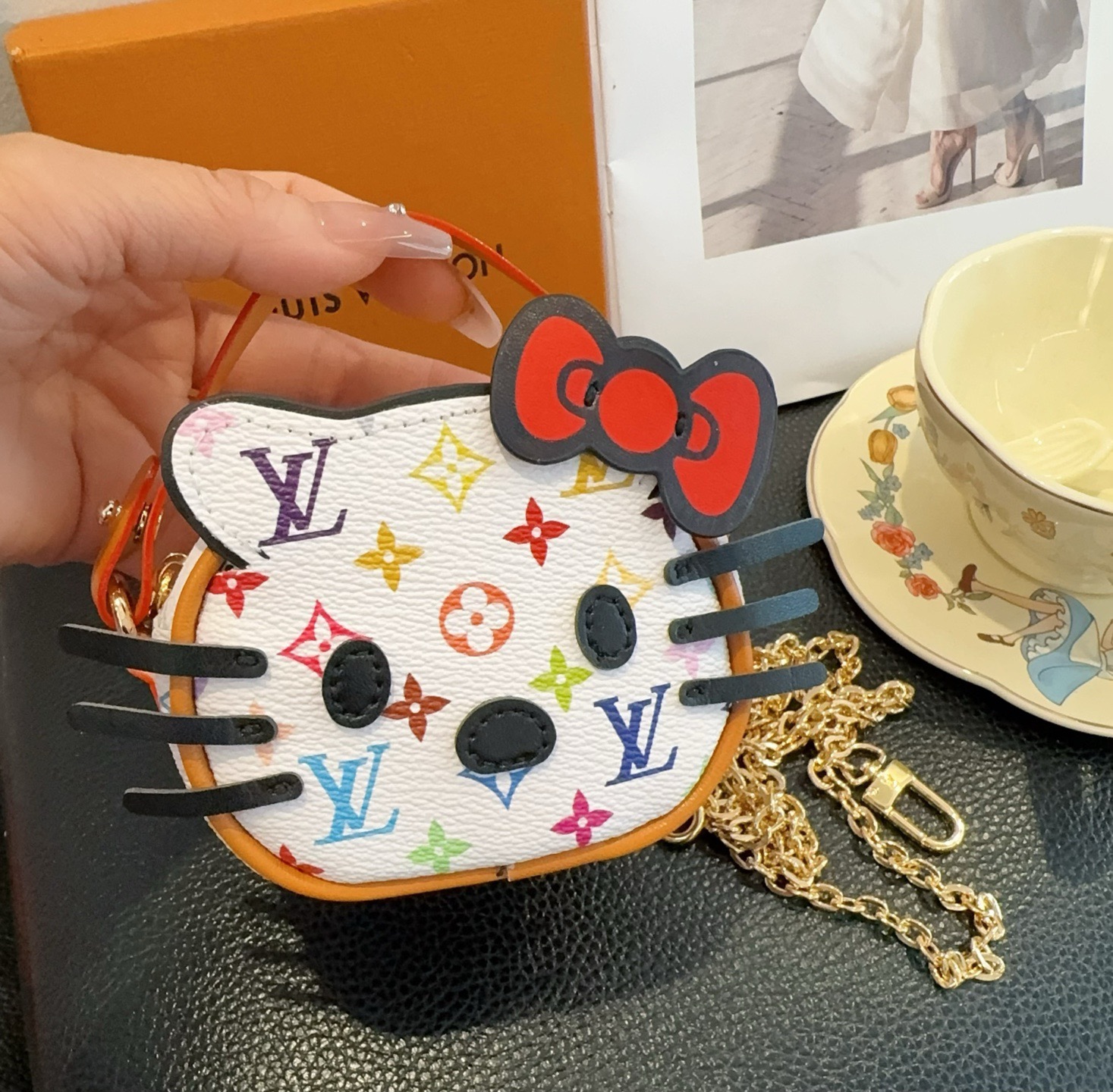 配链条LV迷你包Hello Kitty小猫斜挎包 萌宝穿搭必备Kitty 控绝对不能错过的包包挂件 适合