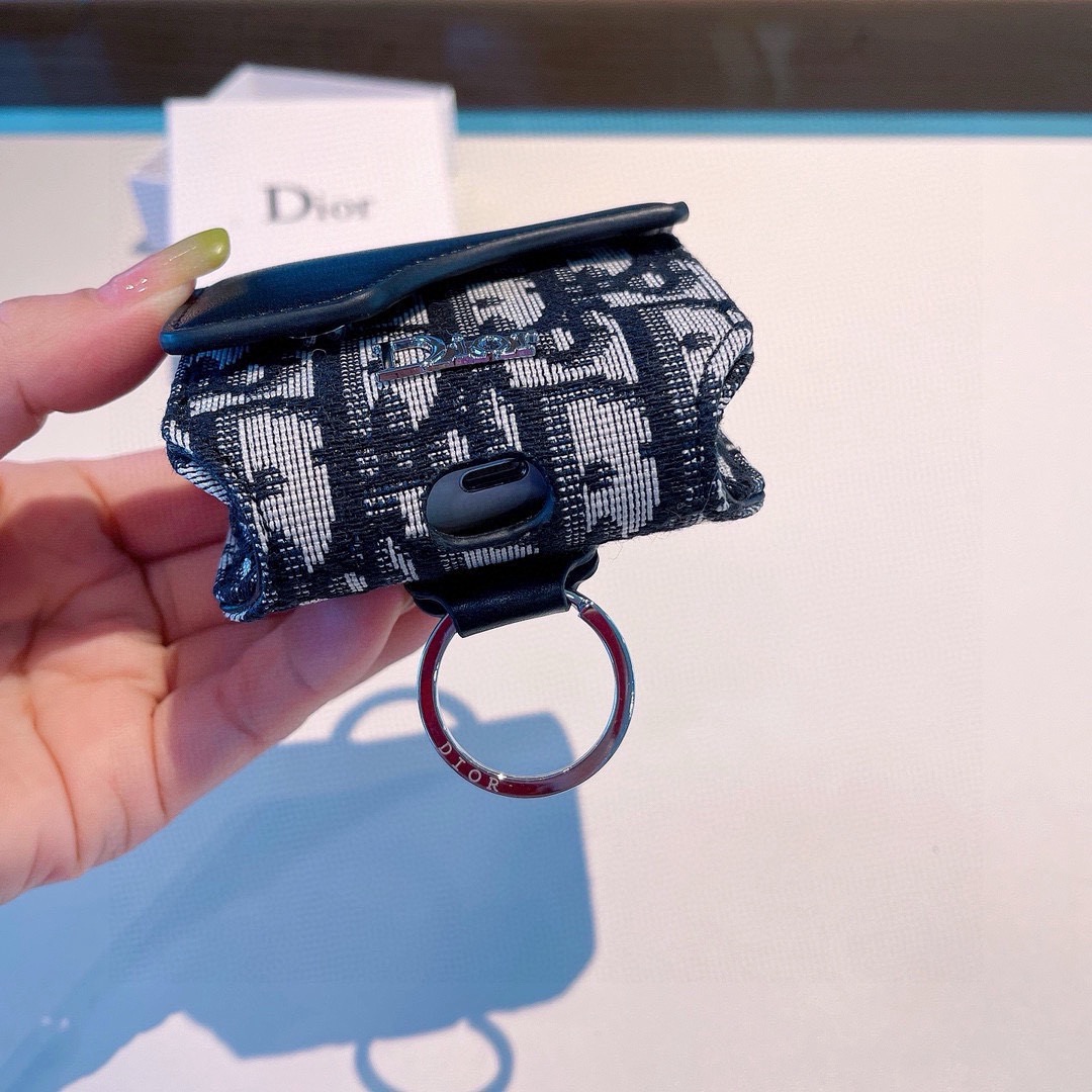 🔥Dior官网款耳机包，迪奥拼色耳机包，原版五金，一个尺寸73mm*68mm*35mm，适用任何尺寸蓝牙