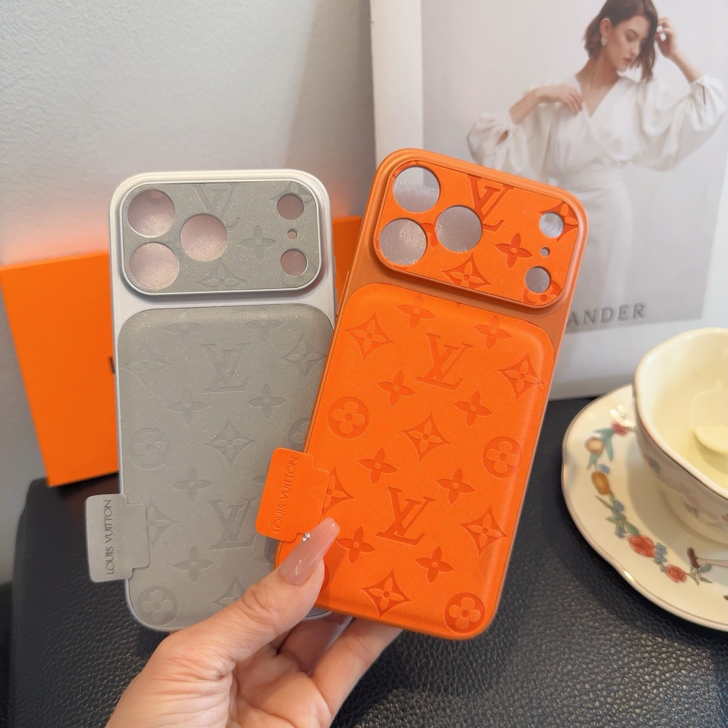 星宇橙系列 lv 秒变17 压花闪粉全包精孔手机壳型号：为了不出现报错型号，请打开本机查看手机设置显示的