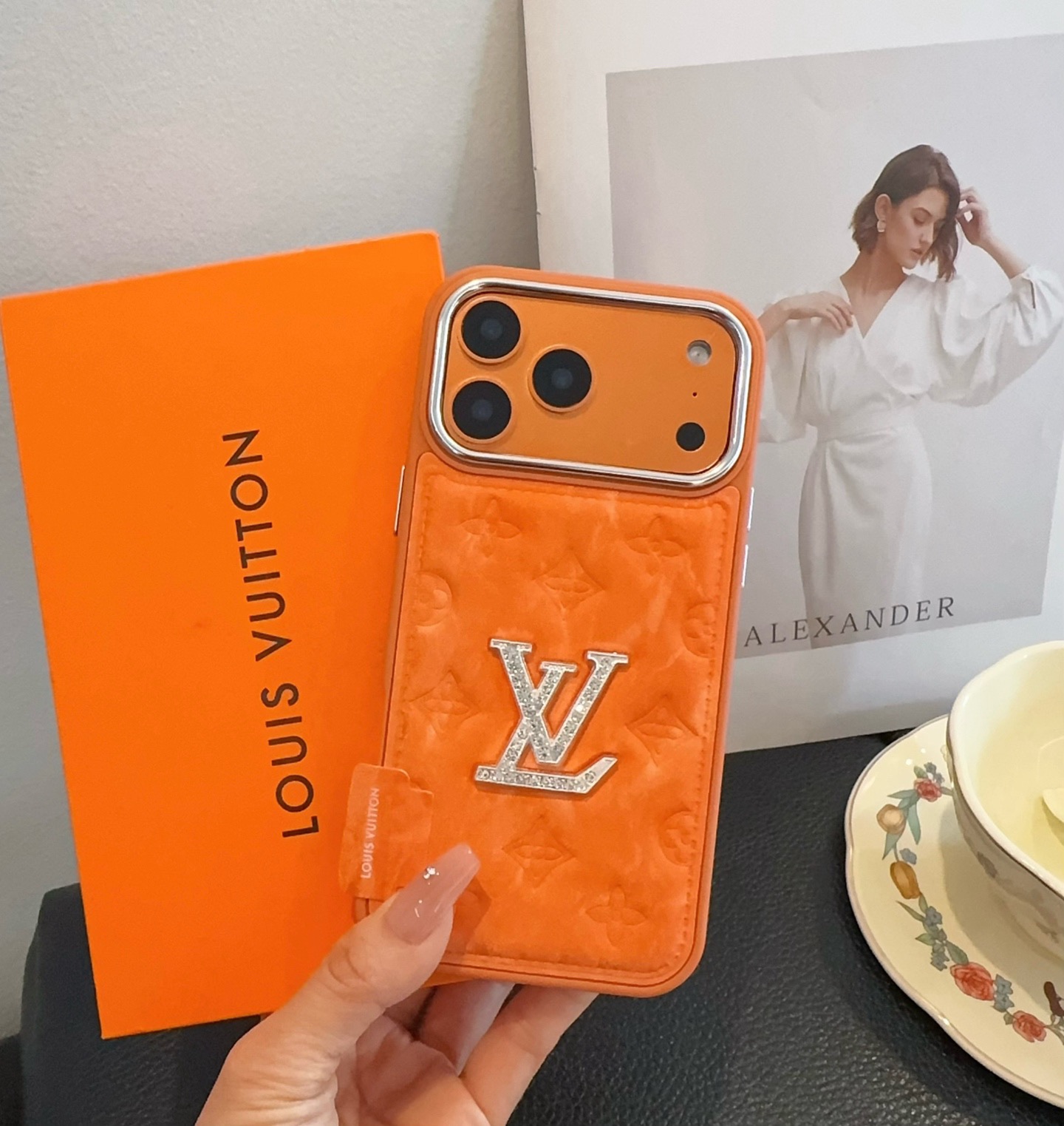 🔥LV雪山绒压花钻标 ✨🧡🩶轻奢银镀贴绒tPu皮壳🔥🔥手感舒适，高档奢华！型号：为了不出现报错型号，请打