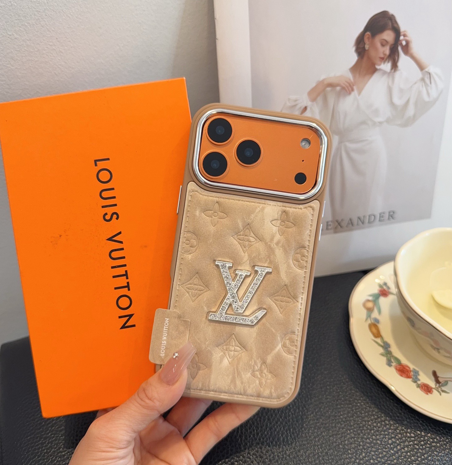 🔥LV雪山绒压花钻标 ✨🧡🩶轻奢银镀贴绒tPu皮壳🔥🔥手感舒适，高档奢华！型号：为了不出现报错型号，请打