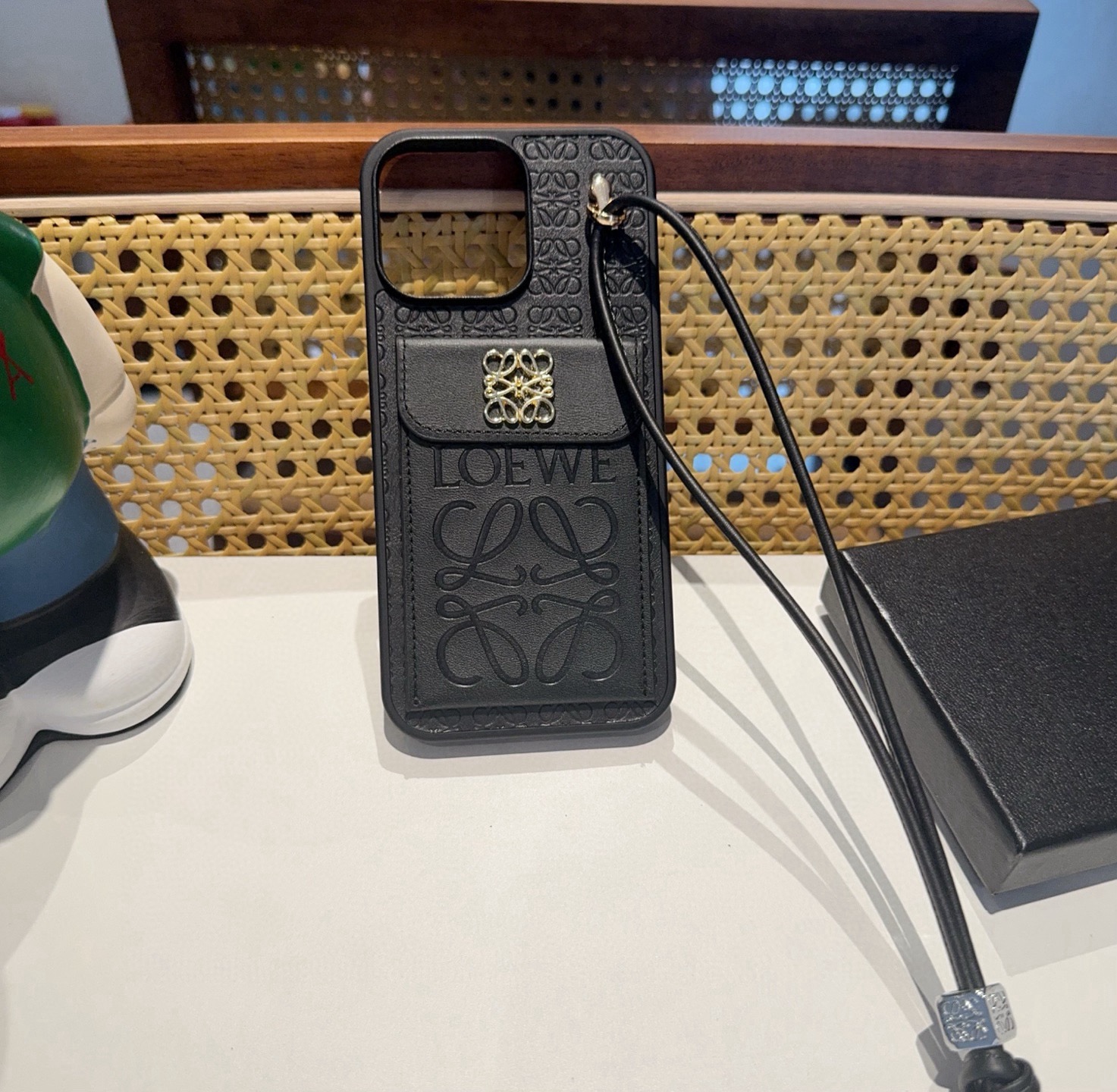 💕罗意威.Loewe翻盖插卡手机壳 短款手腕绳 插卡手机壳型号：为了不出现报错型号，请打开本机查看手机设