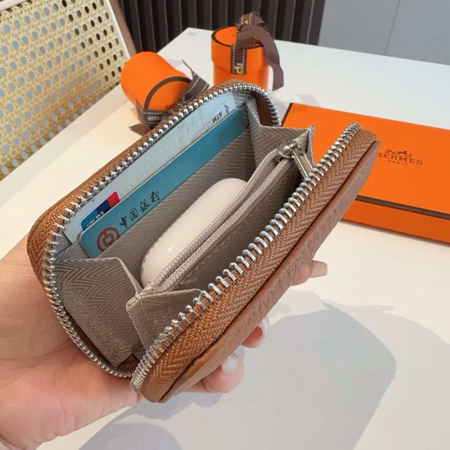 🔥爱马仕H零钱包卡包，头层牛皮 有隔层 可放证件 口红 零钱 耳机等小物件 手感真的很赞❗️