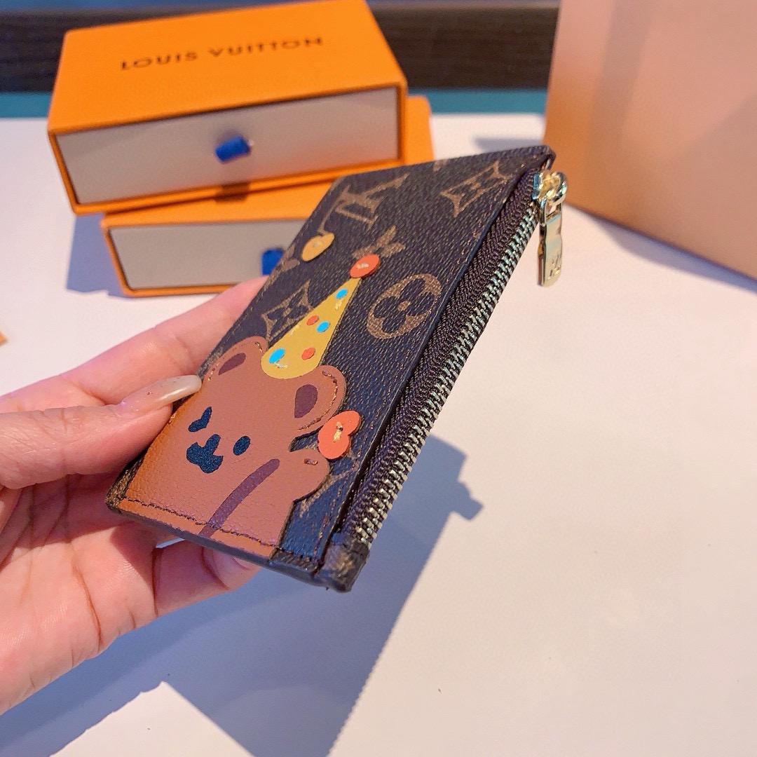 🔥独家新品LV卡通老花卡包，经典老花零钱包，圣诞熊🐻 小柴犬、米妮乔巴唐老鸭卡包零钱包两用，超纤材质 五