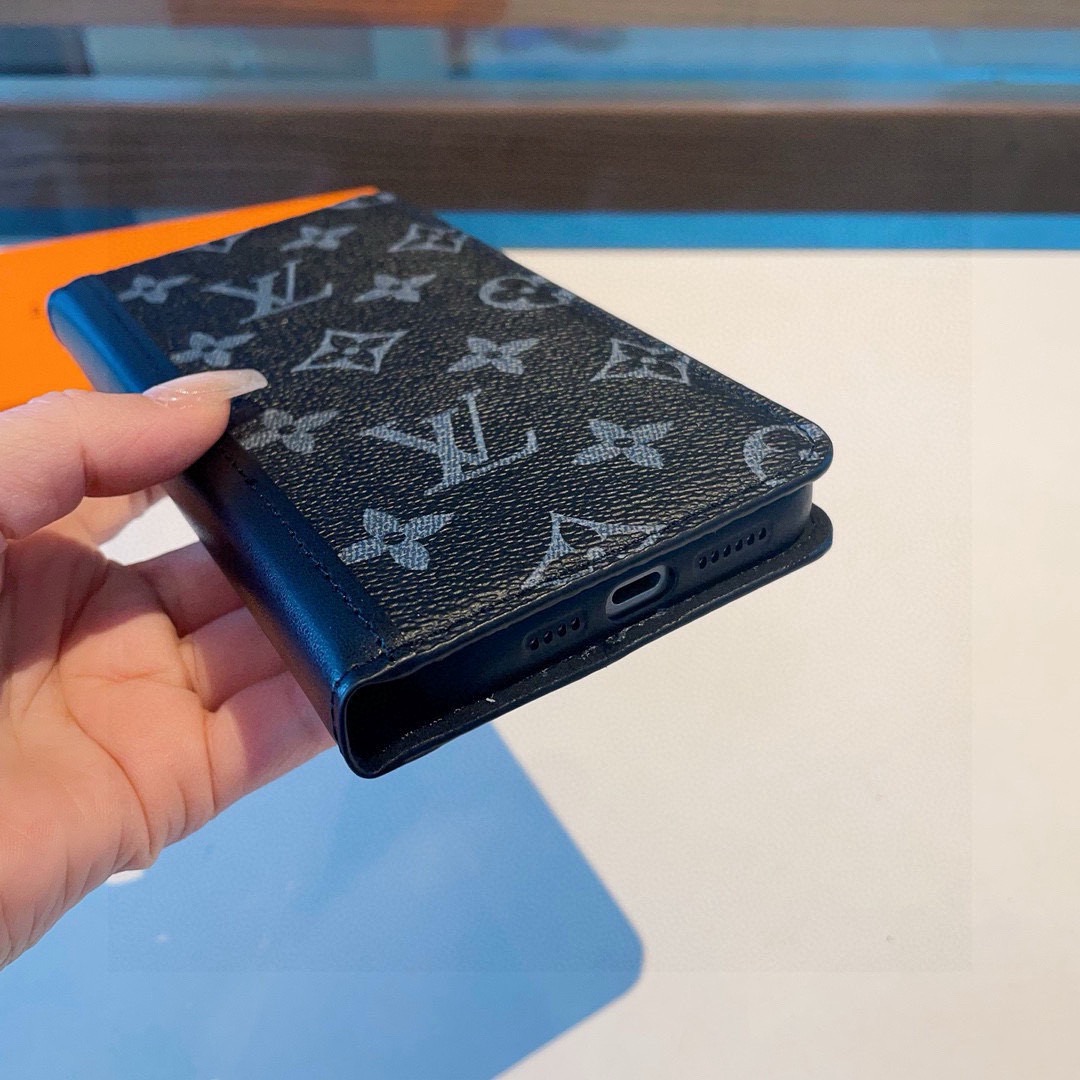 上新🎉🎉🎉🎉LV老花拼接原版皮套 卡套 官网同步经典老花手机套 配手机壳型号：为了不出现报错型号，请打开