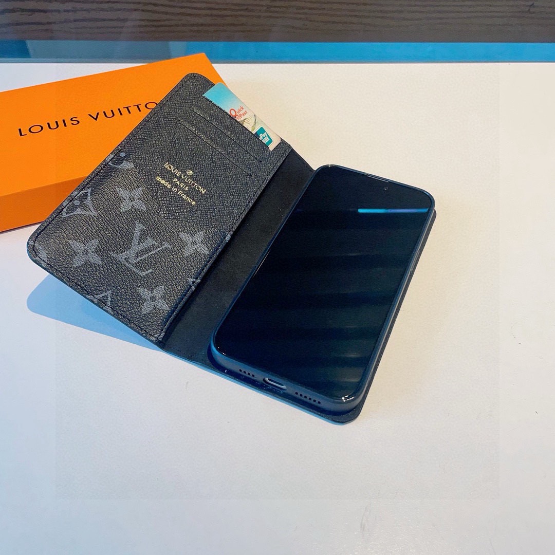 上新🎉🎉🎉🎉LV老花拼接原版皮套 卡套 官网同步经典老花手机套 配手机壳型号：为了不出现报错型号，请打开