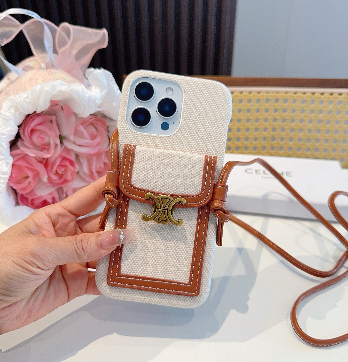 💥celine赛琳卡包手机壳三包壳，可支架，带挂绳可斜挎可挂脖型号：为了不出现报错型号，请打开本机查看手