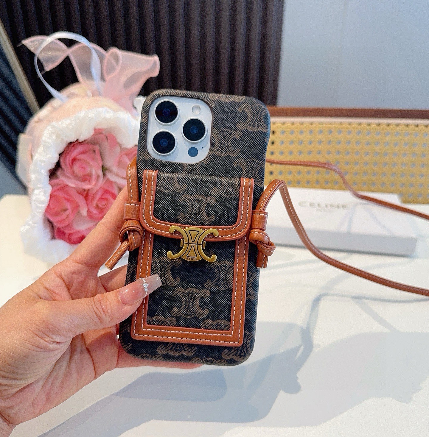 💥celine赛琳卡包手机壳三包壳，可支架，带挂绳可斜挎可挂脖型号：为了不出现报错型号，请打开本机查看手