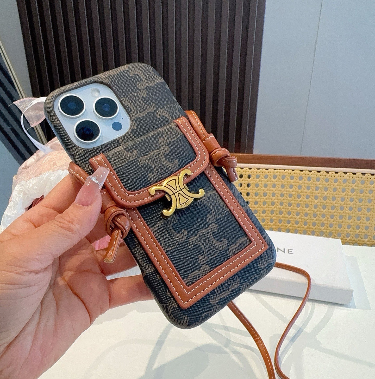 💥celine赛琳卡包手机壳三包壳，可支架，带挂绳可斜挎可挂脖型号：为了不出现报错型号，请打开本机查看手