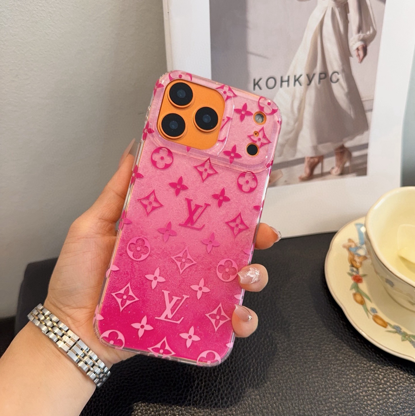 星宇橙系列 Lv闪粉手机壳型号：为了不出现报错型号，请打开本机查看手机设置显示的型号⚠️⚠️⚠️iPho