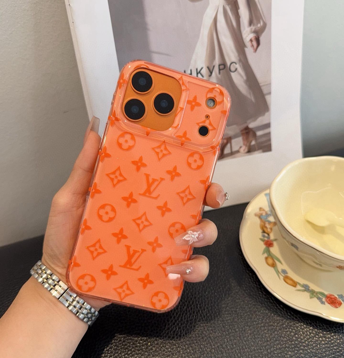 星宇橙系列 Lv闪粉手机壳型号：为了不出现报错型号，请打开本机查看手机设置显示的型号⚠️⚠️⚠️iPho
