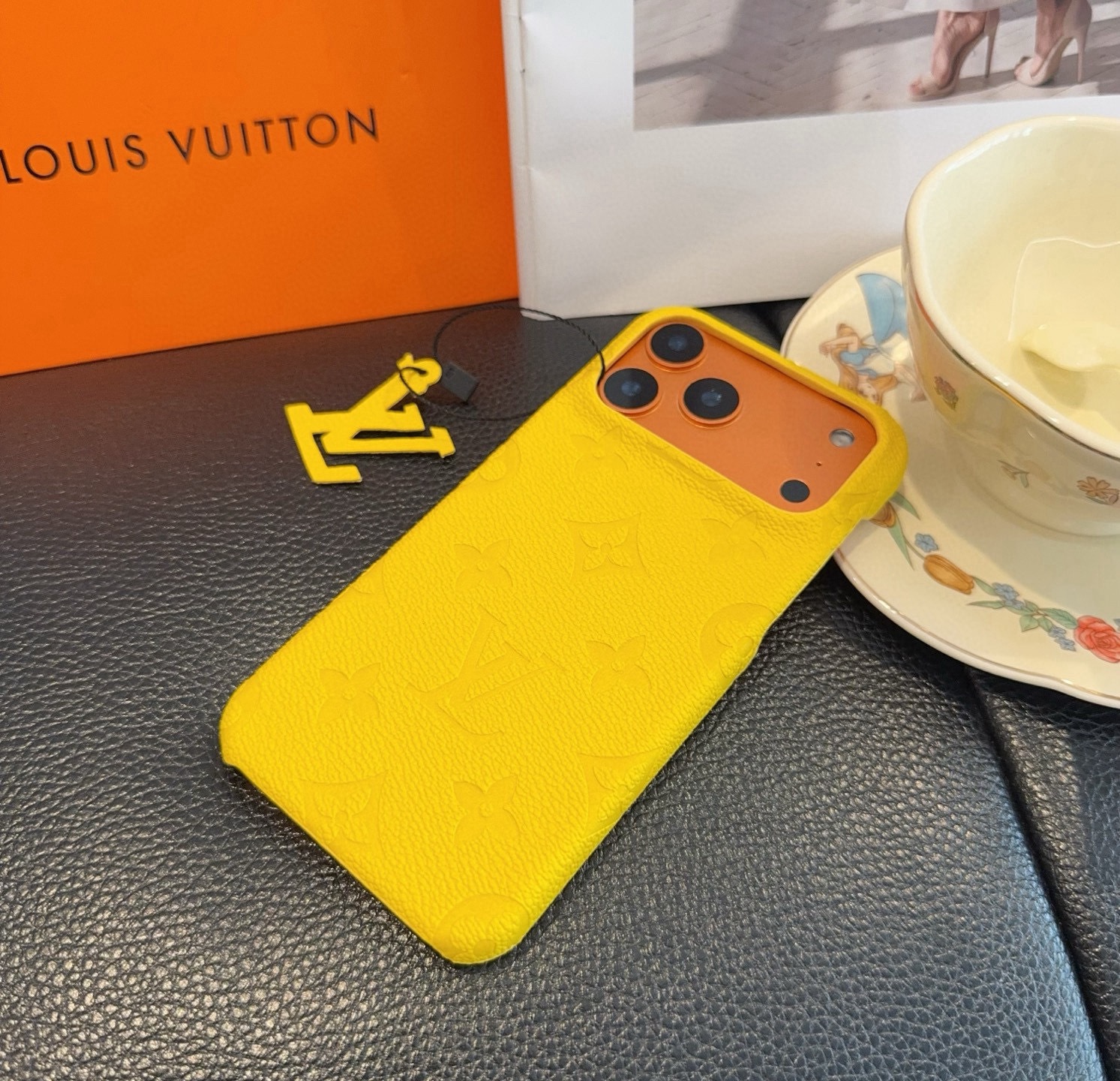 星宇橙系列 lv 荔枝纹牛皮压纹手机壳型号：为了不出现报错型号，请打开本机查看手机设置显示的型号⚠️⚠️