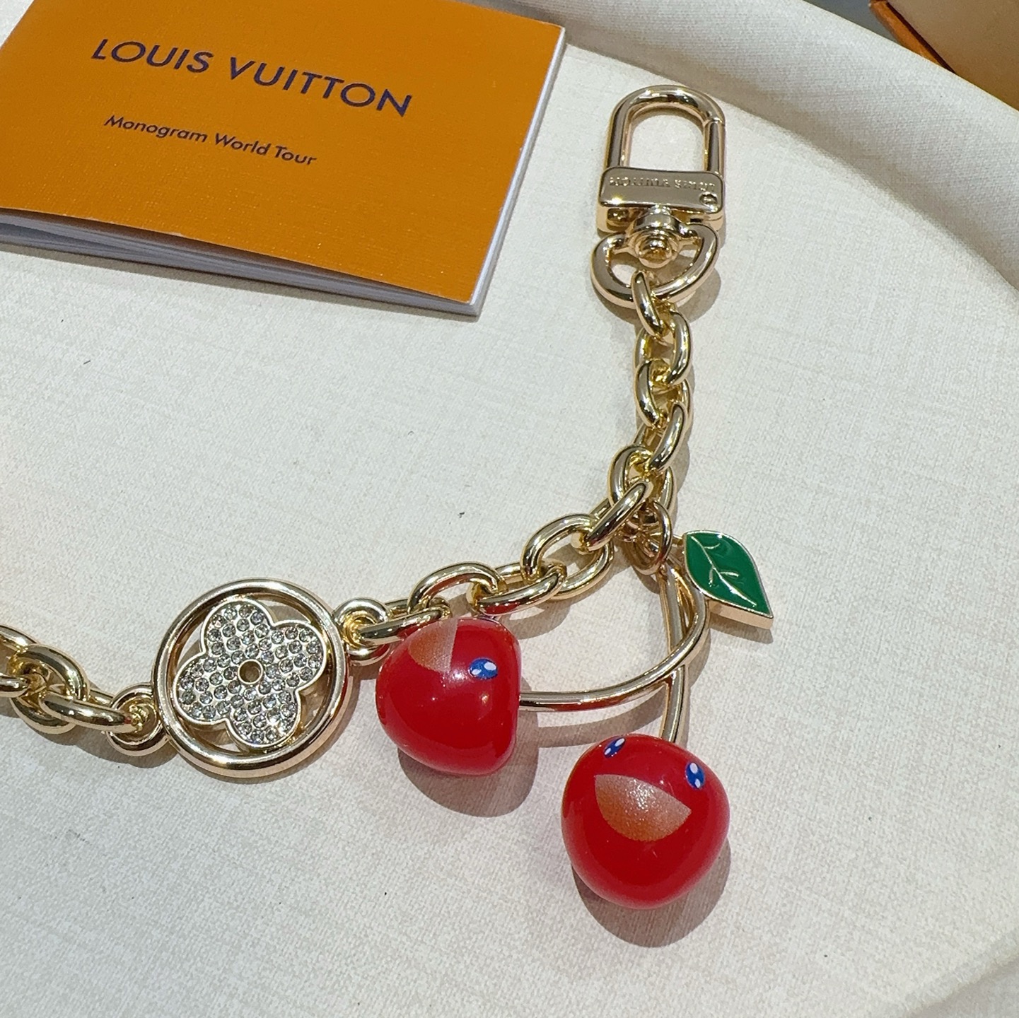 LV X TM 樱桃🍒包挂包链原单货 Lv钥匙扣包饰包包挂件Louis Vuitton 路易威登 樱桃🍒