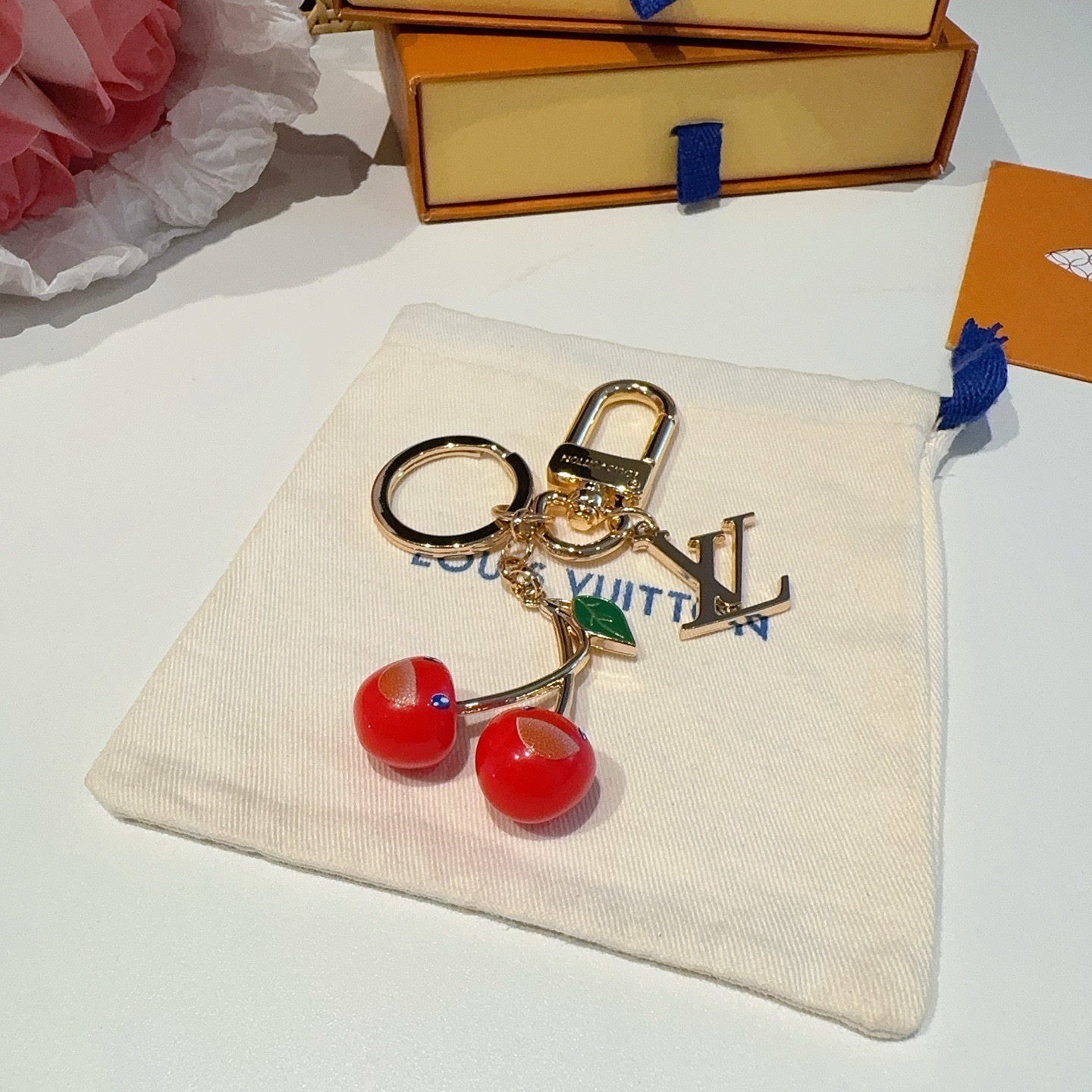 新款M02476 lv樱桃🍒钥匙扣 包包挂件挂饰LV x TM LV Cerise 包饰出自路易威登 x