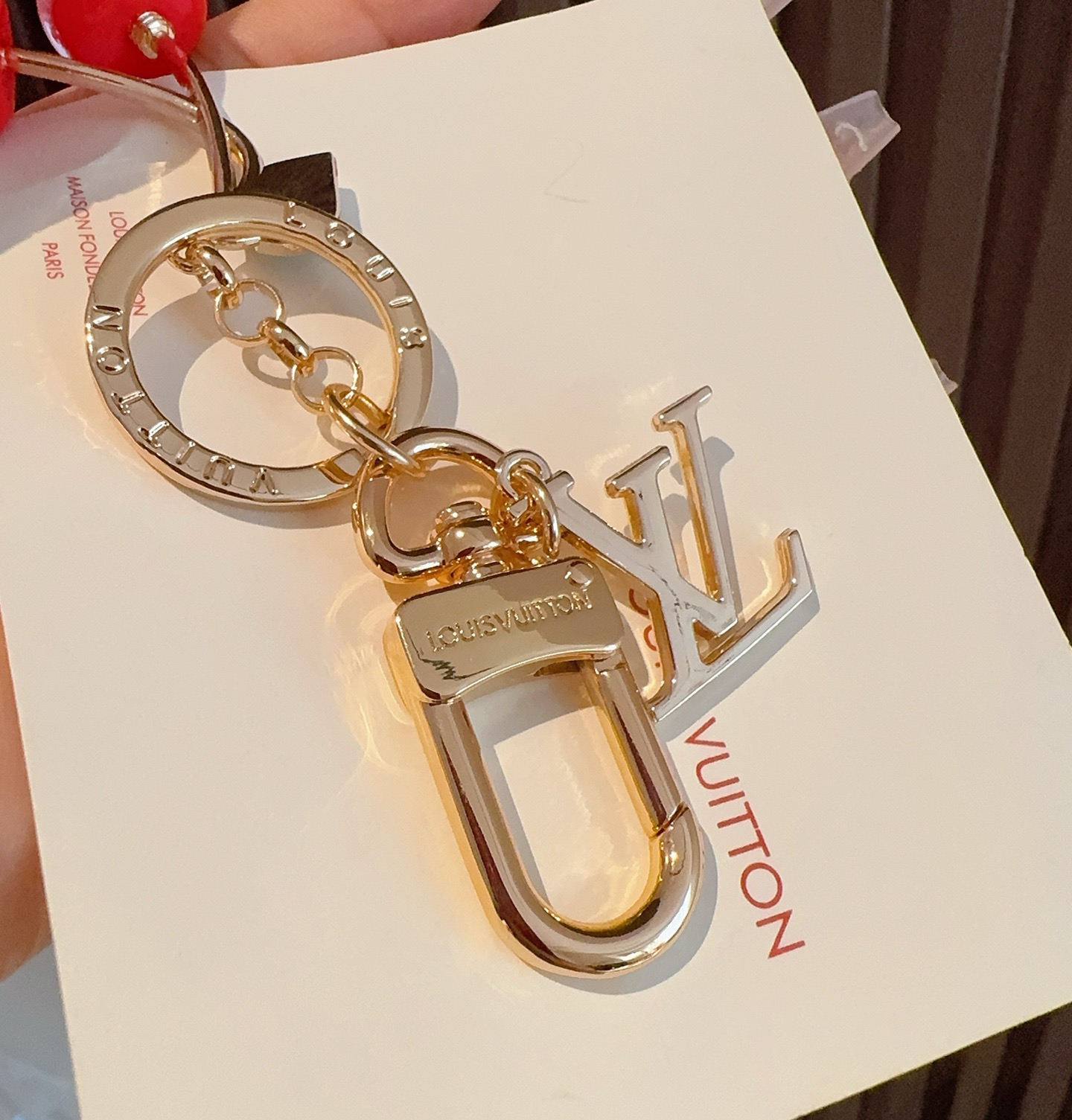 新款M02476 lv樱桃🍒钥匙扣 包包挂件挂饰LV x TM LV Cerise 包饰出自路易威登 x