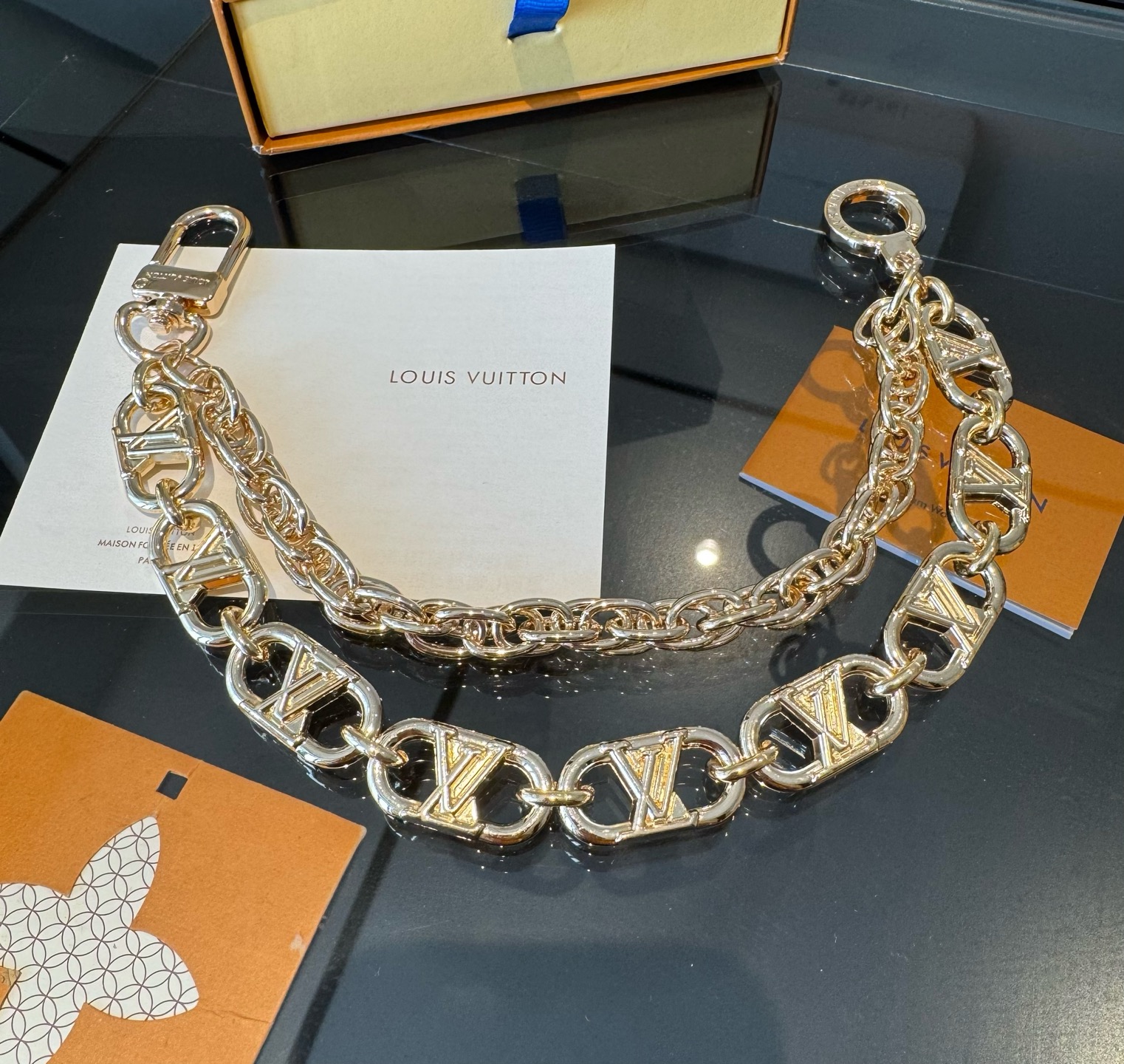 🔥LV 包链 钥匙扣 路易威登新款包链，包包挂件 配饰 多元素材质，舒展时尚个性！