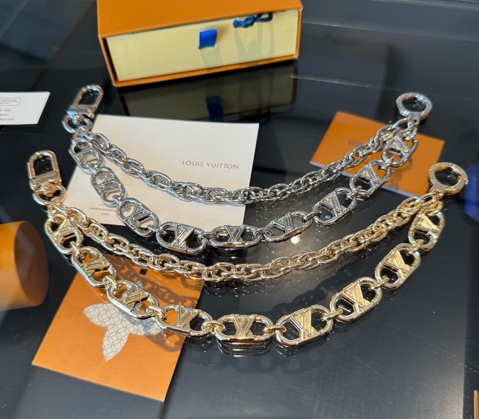 🔥LV 包链 钥匙扣 路易威登新款包链，包包挂件 配饰 多元素材质，舒展时尚个性！