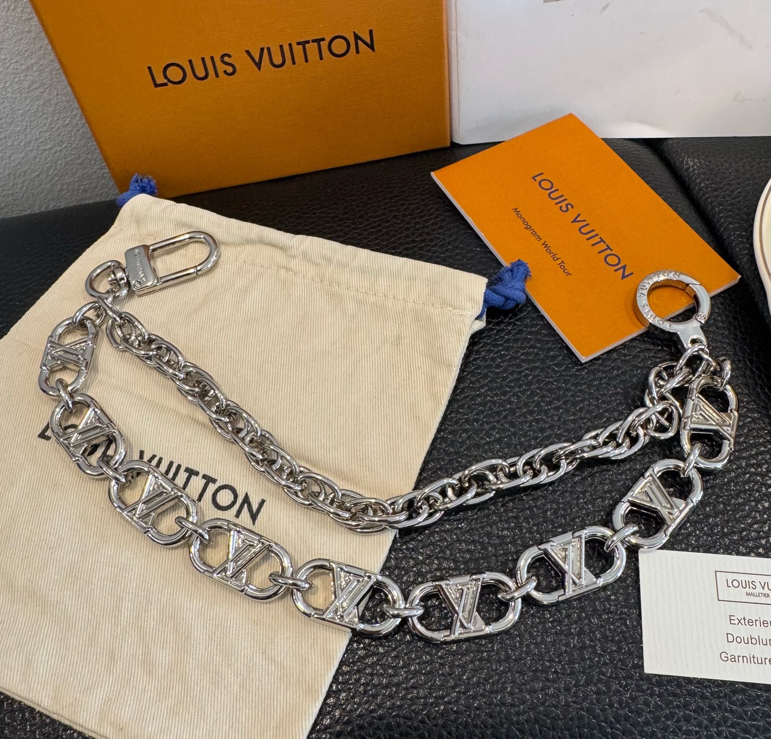 🔥LV 包链 钥匙扣 路易威登新款包链，包包挂件 配饰 多元素材质，舒展时尚个性！