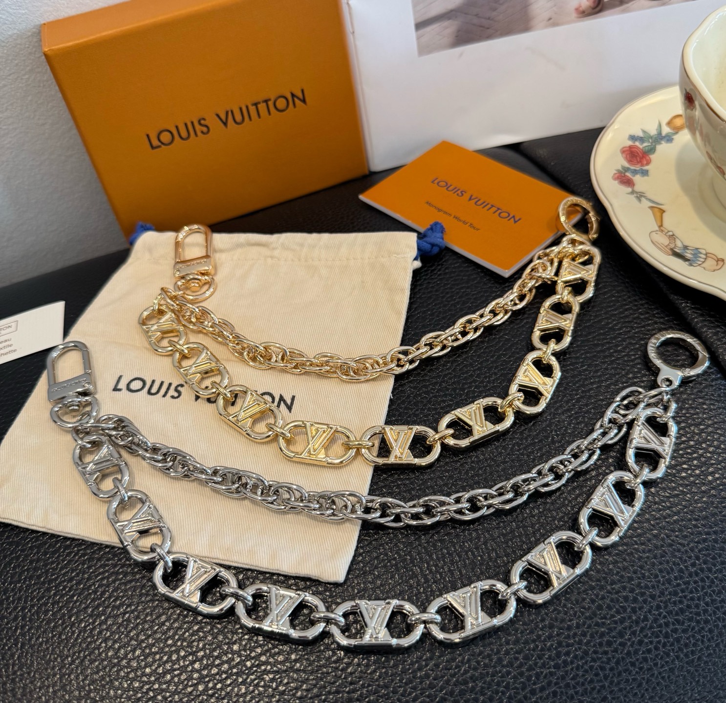 🔥LV 包链 钥匙扣 路易威登新款包链，包包挂件 配饰 多元素材质，舒展时尚个性！