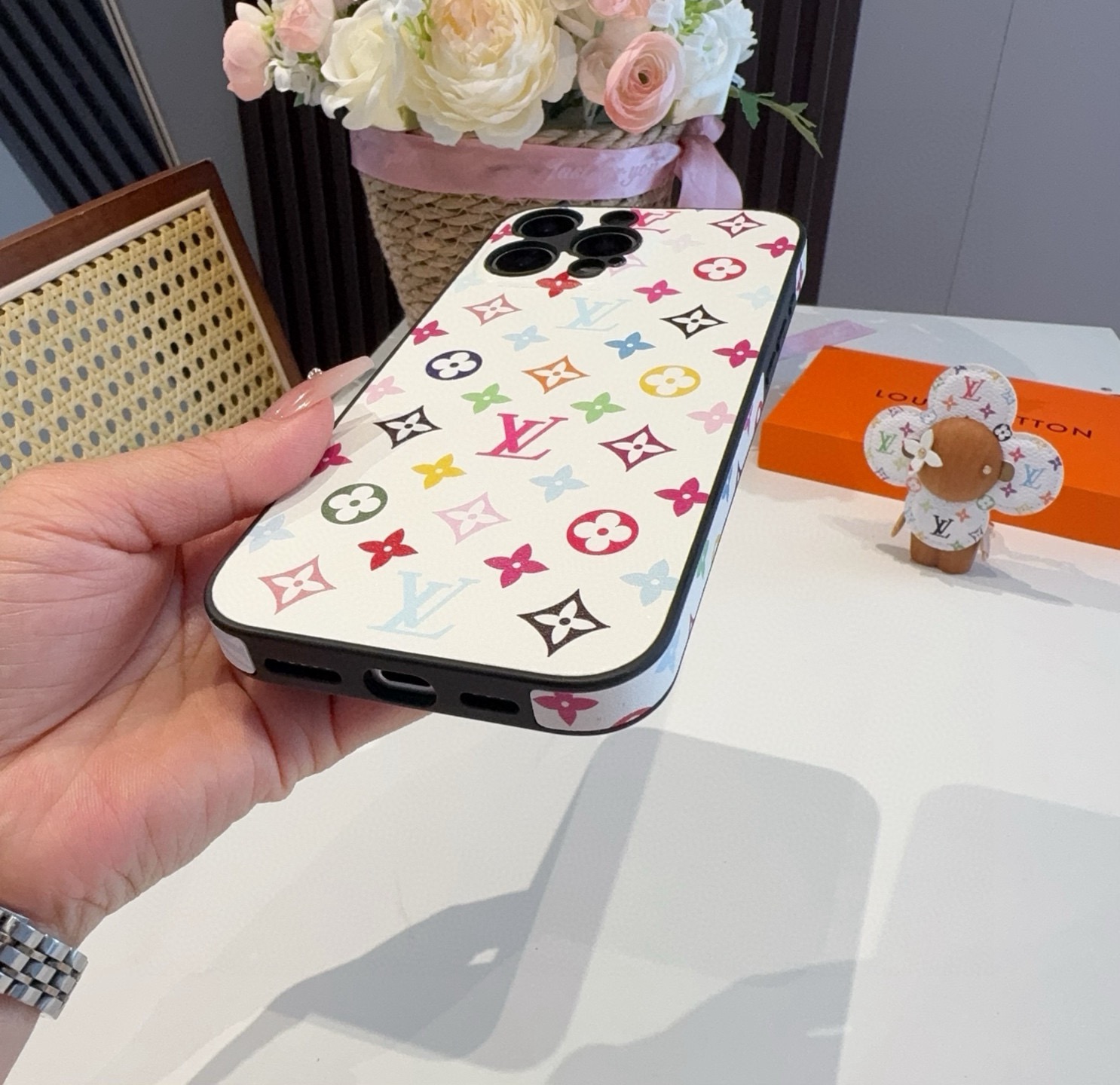 🔥Lv村上隆33彩 白三彩 黑三彩手机壳 Lv全包围边皮质手机壳型号：为了不出现报错型号，请打开本机查看