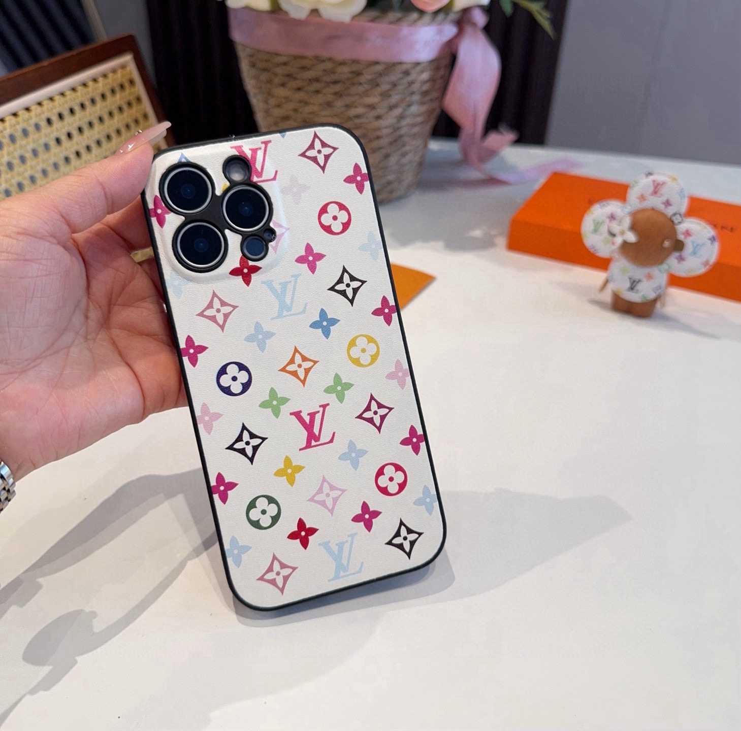 🔥Lv村上隆33彩 白三彩 黑三彩手机壳 Lv全包围边皮质手机壳型号：为了不出现报错型号，请打开本机查看