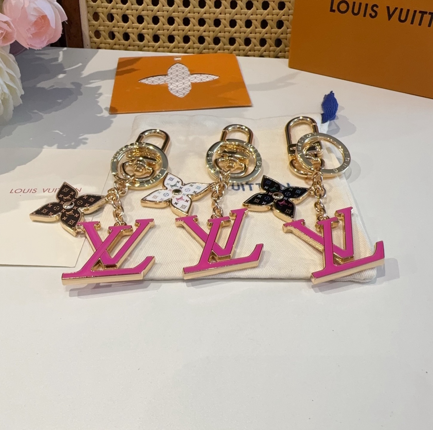 🔥村上隆三彩系列 白三彩 黑三彩 老花 LV 钥匙扣 SPring Street 包饰与钥匙扣 包包挂件