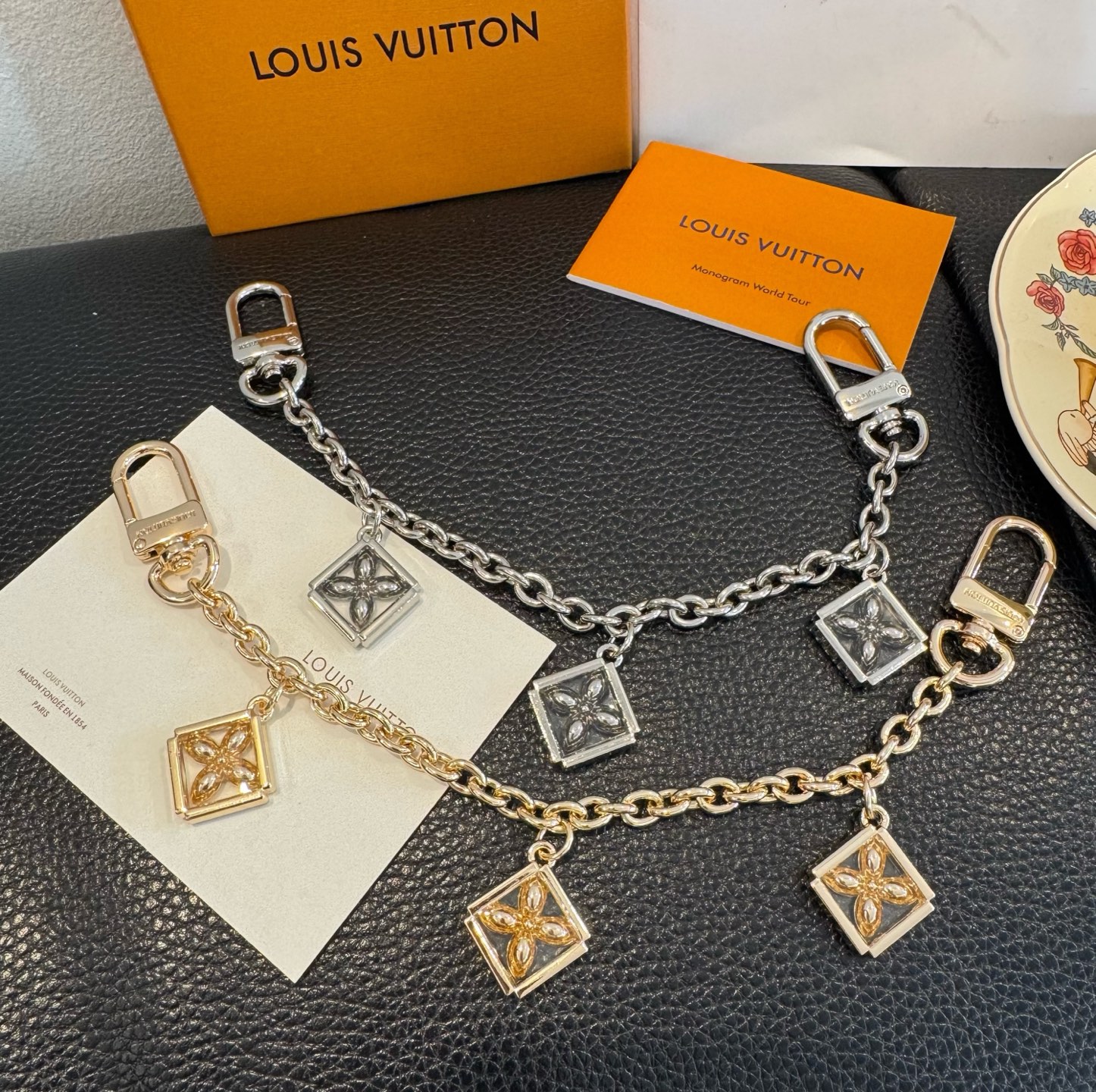 官网新款🔥LV包链钥匙扣 路易威登 Sailor包链 挂饰 包包链条精选莹亮金属材质，链节设计灵感源自航