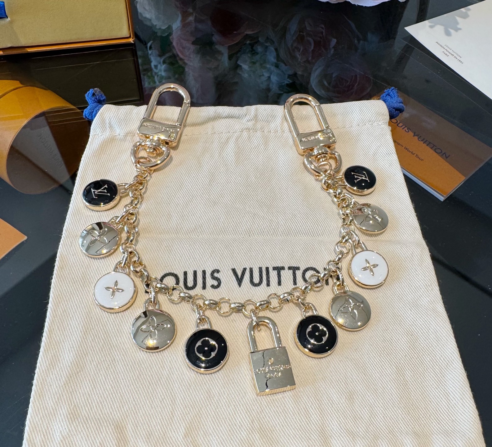 官网新款🔥LV包链 钥匙扣 路易威登珐琅彩色挂饰 包包链条精选莹亮金属 高雅奢华！