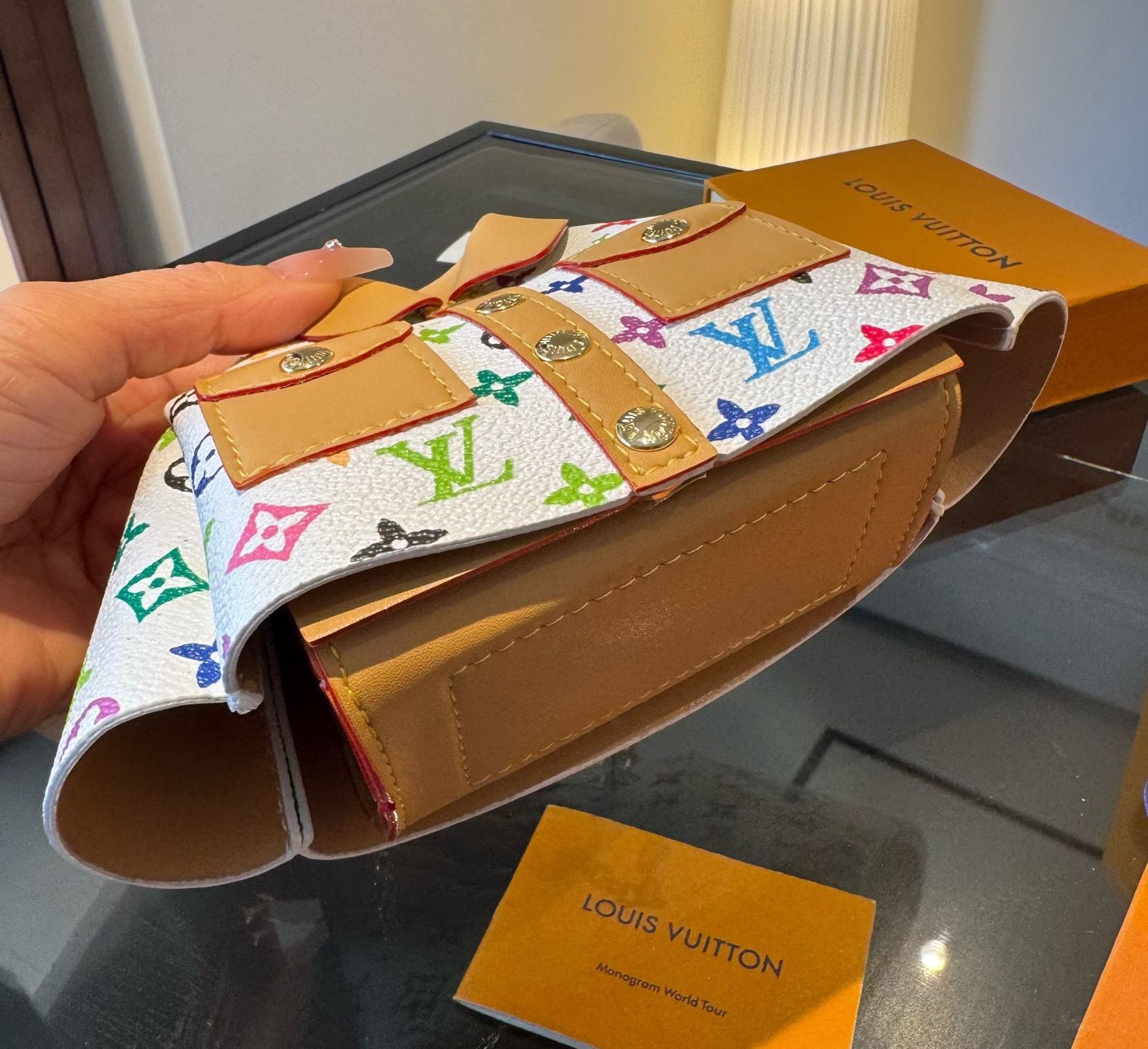 🔥LV挂件 衣服斜挎mini包包19×7×11㎝可装口红，耳机，车钥匙等