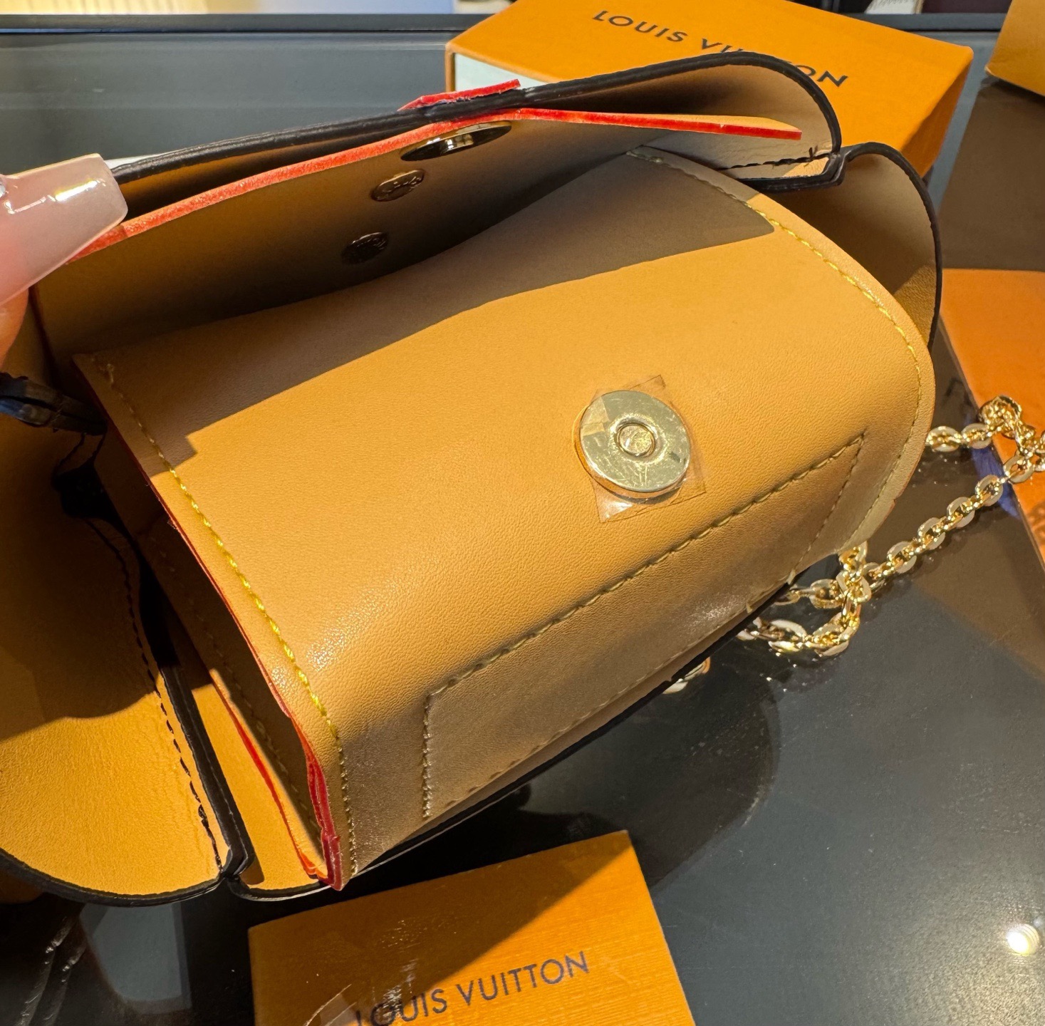 🔥LV挂件 衣服斜挎mini包包19×7×11㎝可装口红，耳机，车钥匙等